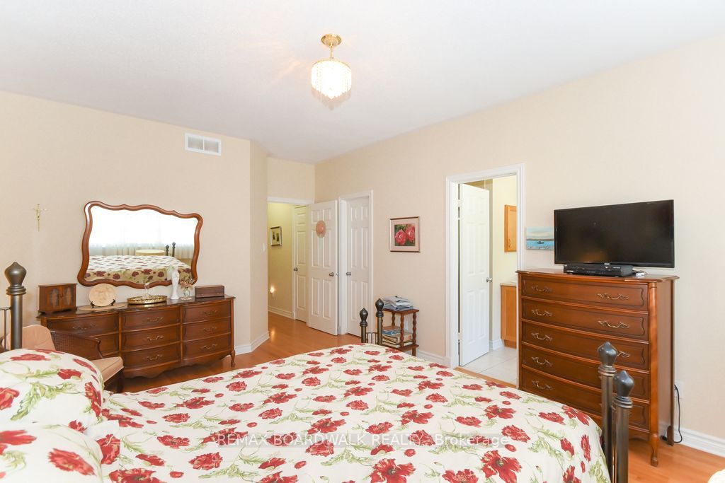 1861 Mickelberry Crescent Property Photo 23