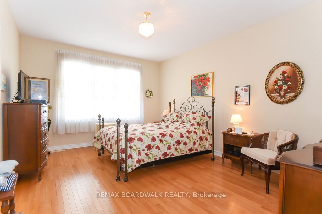 1861 Mickelberry Crescent Property Photo 25