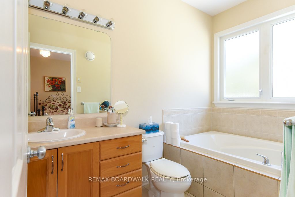 1861 Mickelberry Crescent Property Photo 32