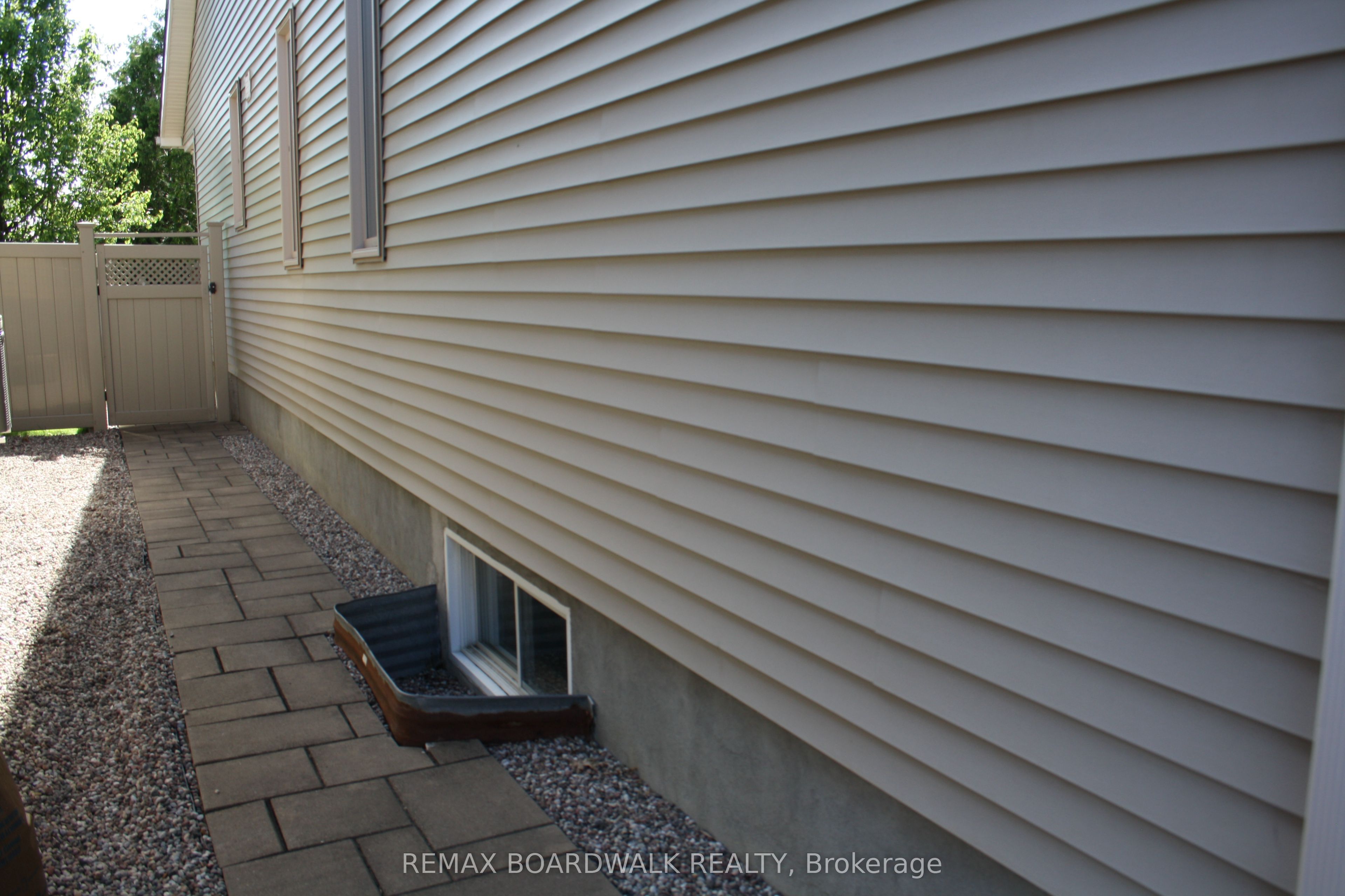 1861 Mickelberry Crescent Property Photo 34