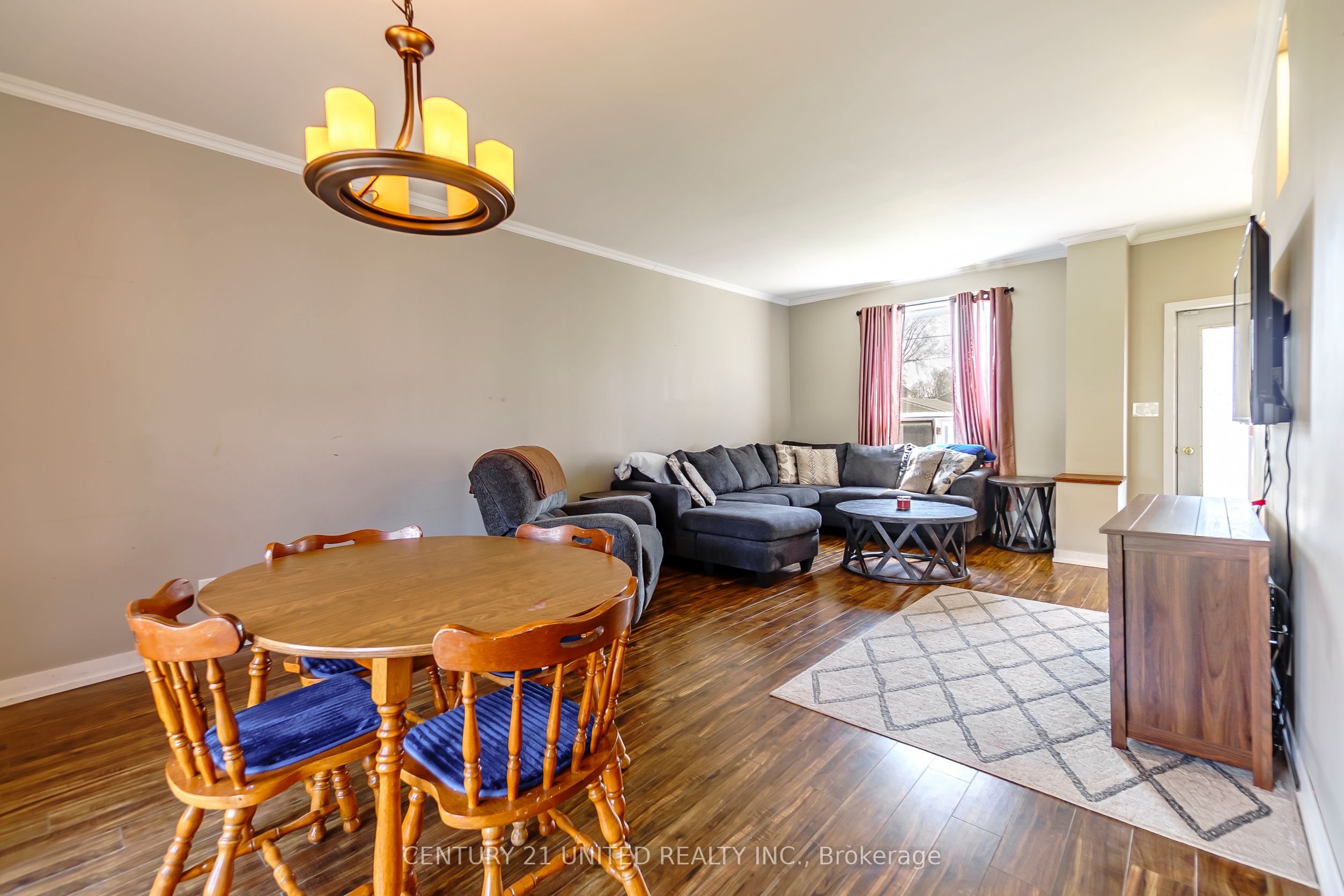 15 Mathison Street E Property Photo 9