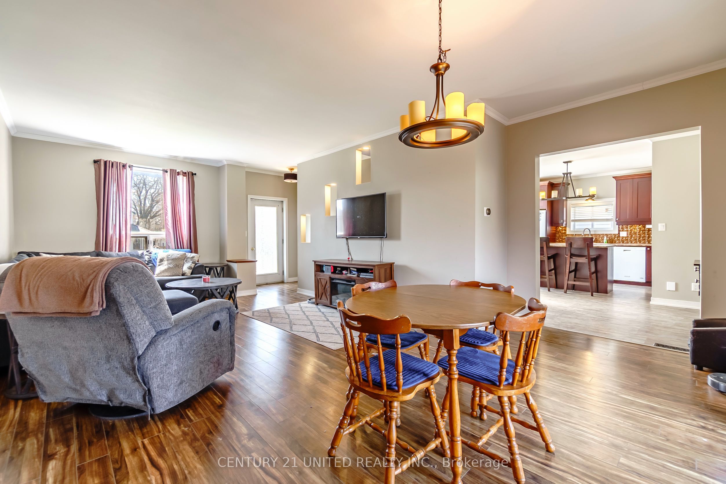15 Mathison Street E Property Photo 10