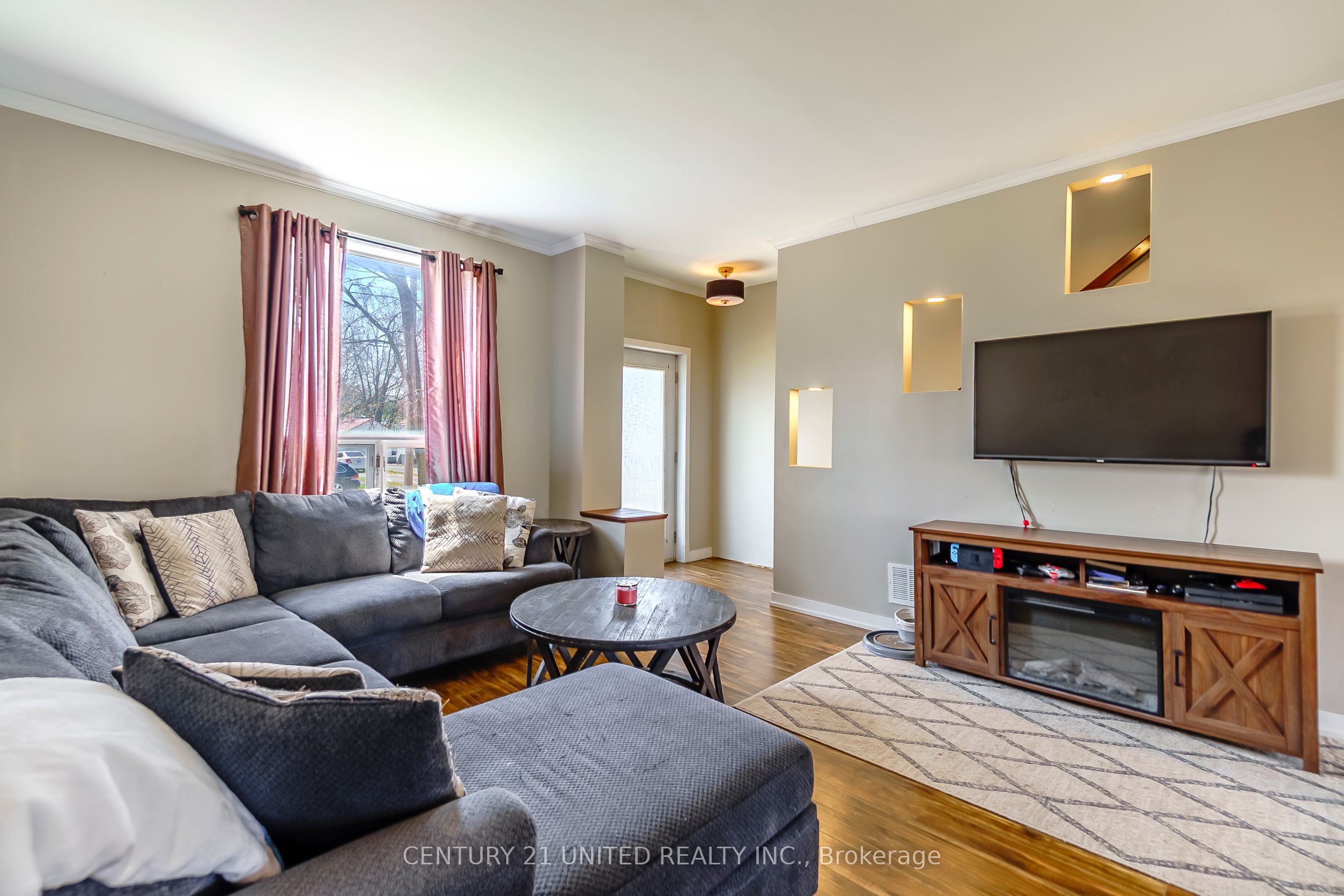 15 Mathison Street E Property Photo 12