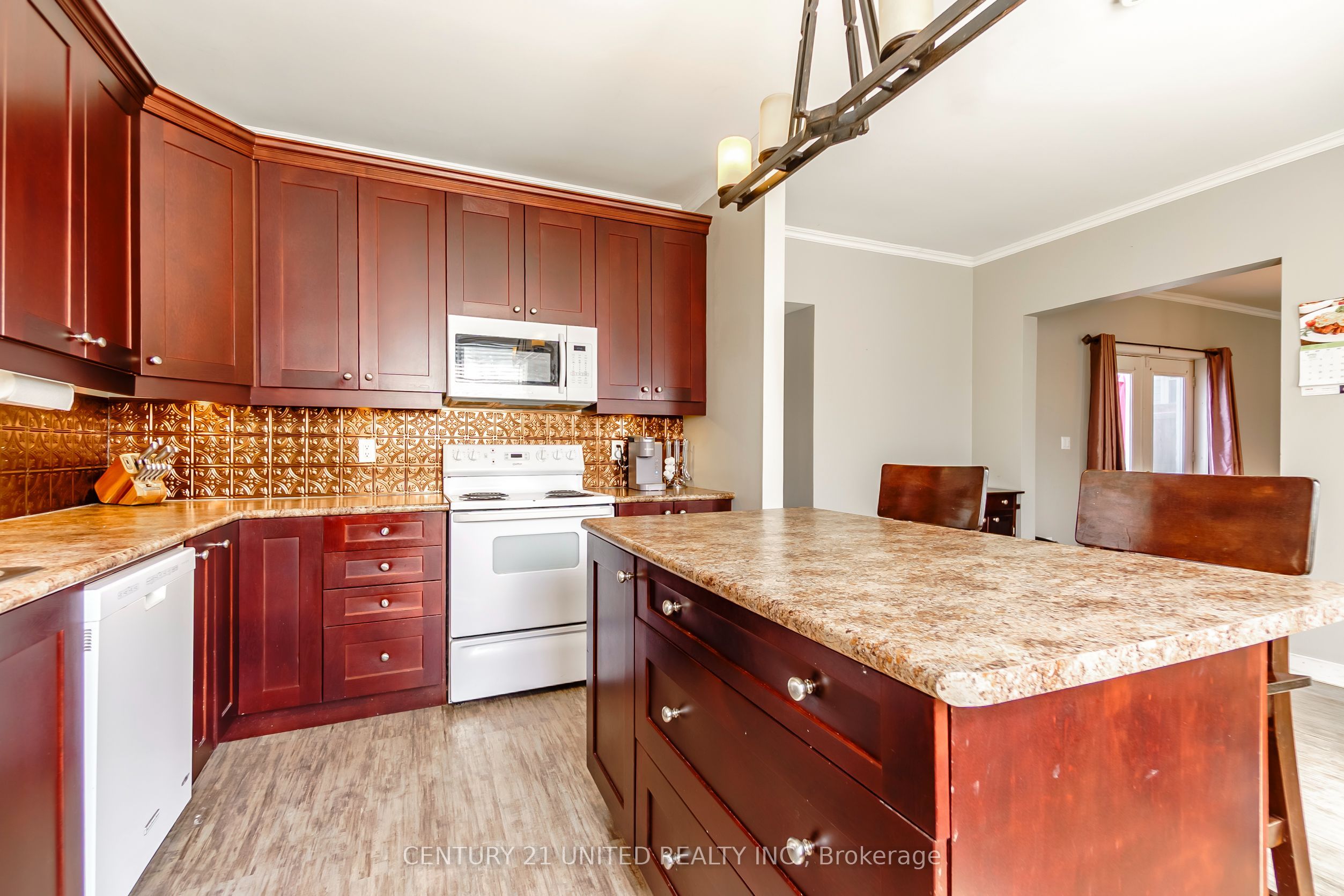 15 Mathison Street E Property Photo 17