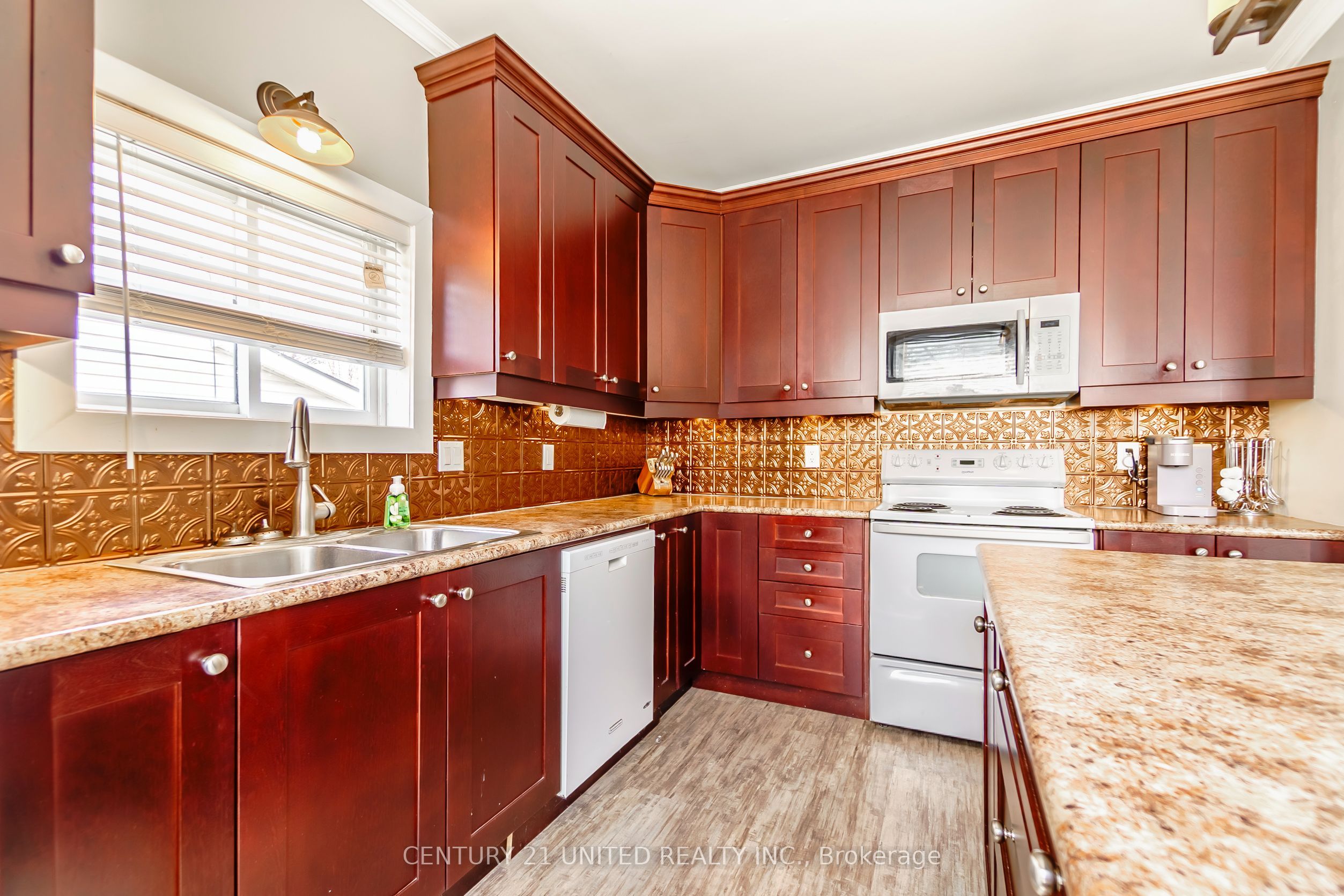 15 Mathison Street E Property Photo 18