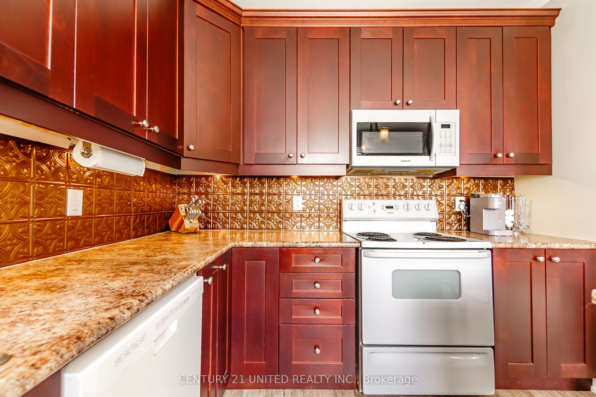 15 Mathison Street E Property Photo 19