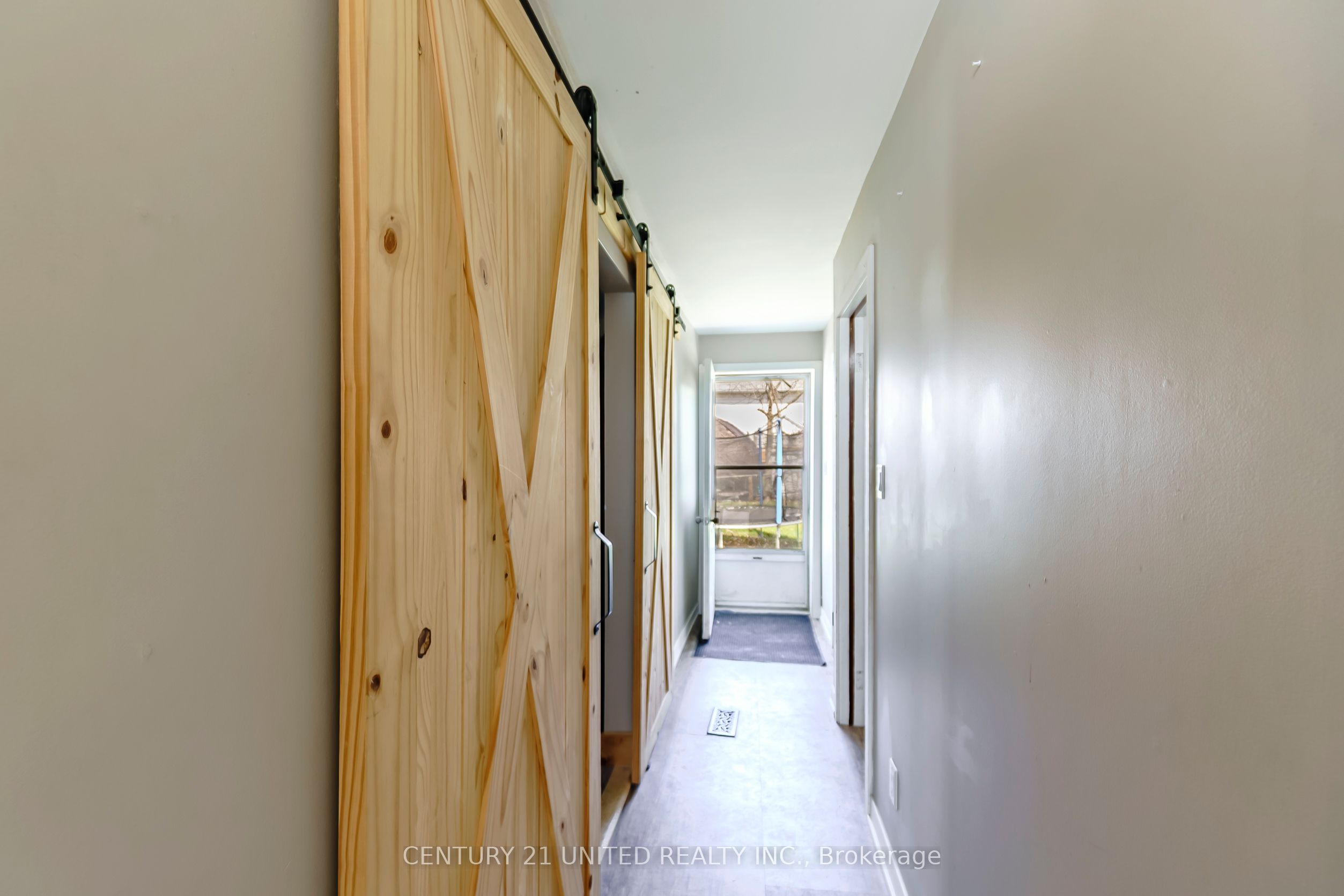 15 Mathison Street E Property Photo 23