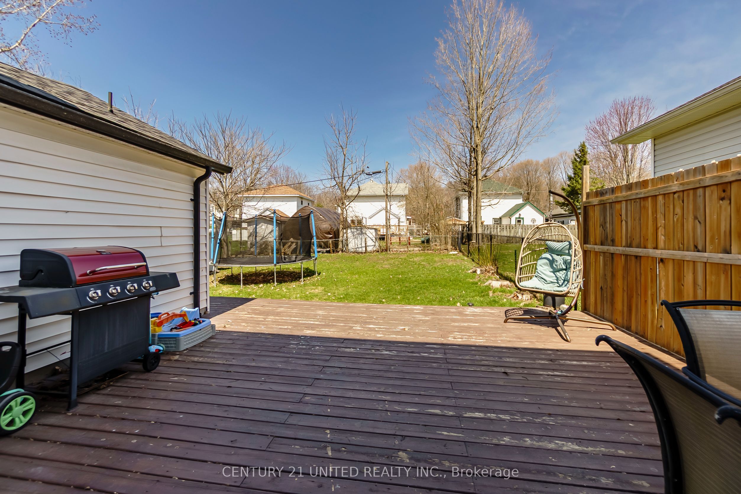 15 Mathison Street E Property Photo 37