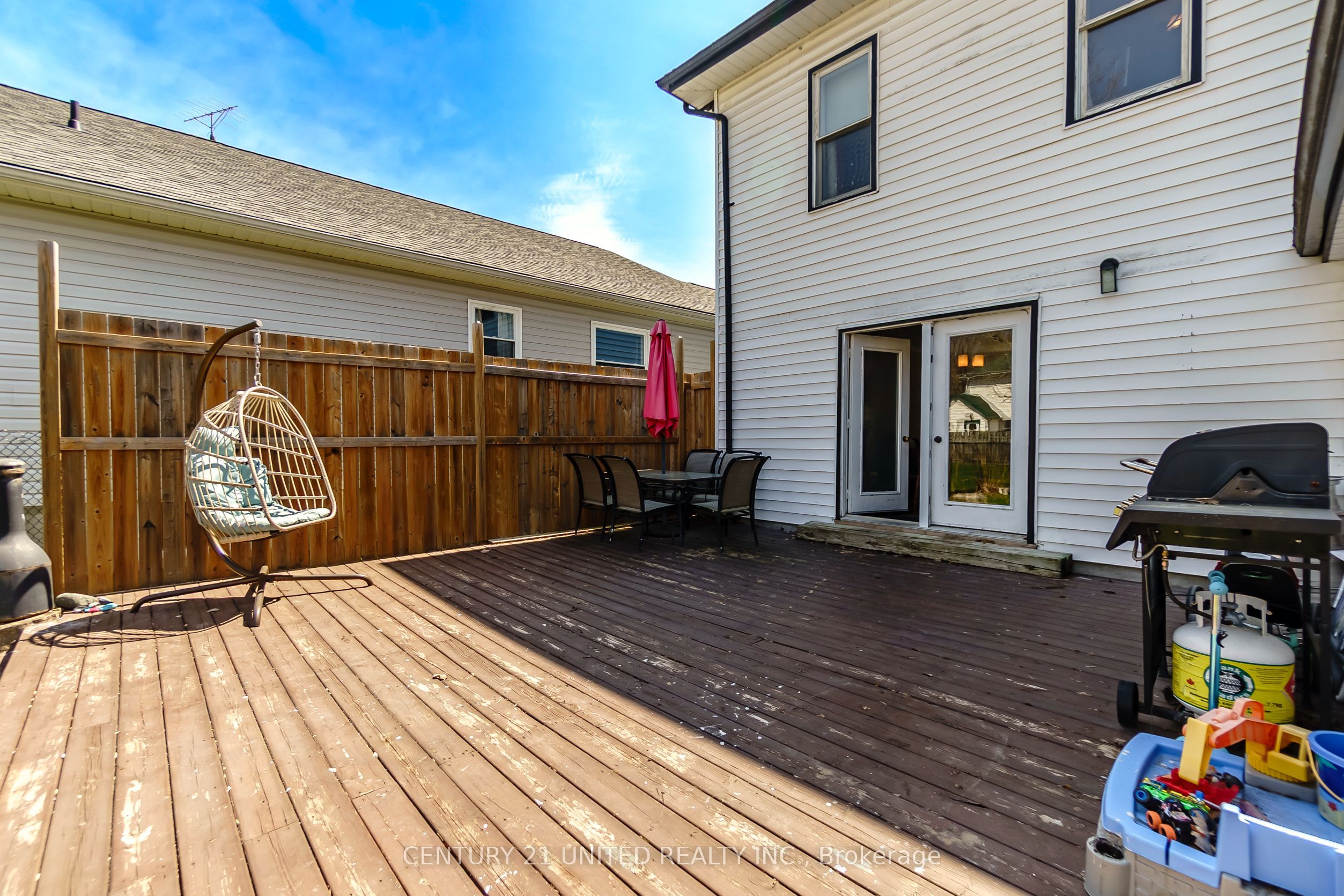 15 Mathison Street E Property Photo 39