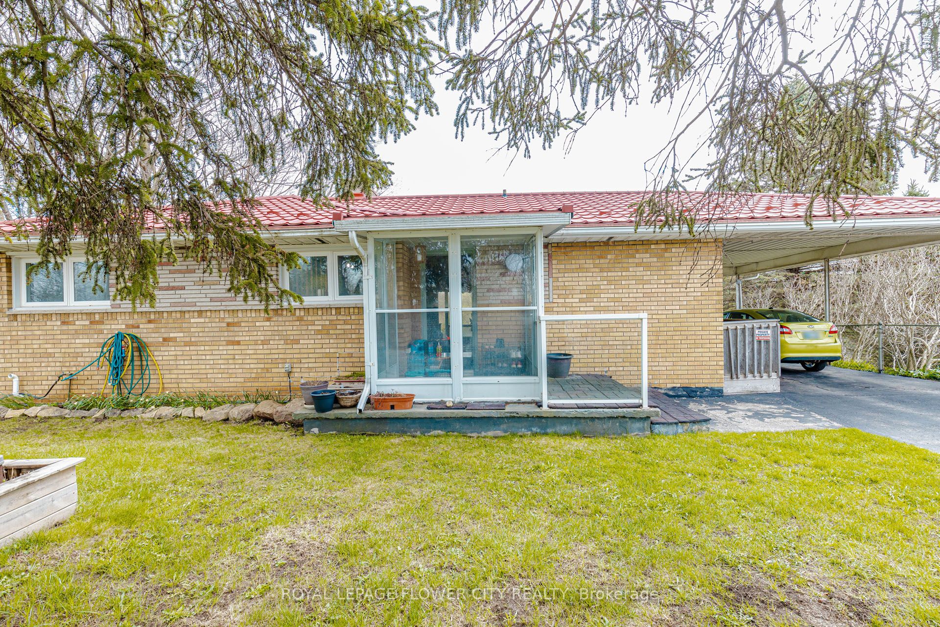 1433 Fanshawe Park Road E Property Photo 2