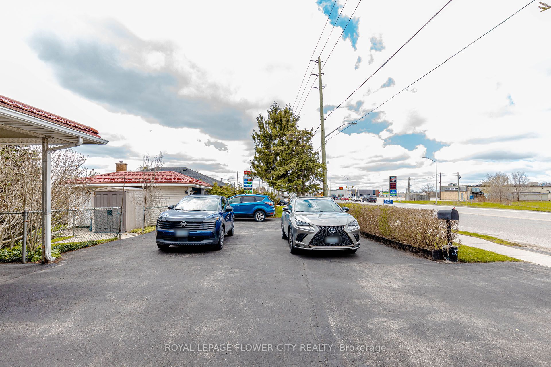 1433 Fanshawe Park Road E Property Photo 3