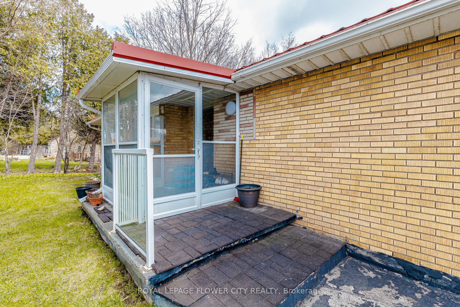1433 Fanshawe Park Road E Property Photo 6