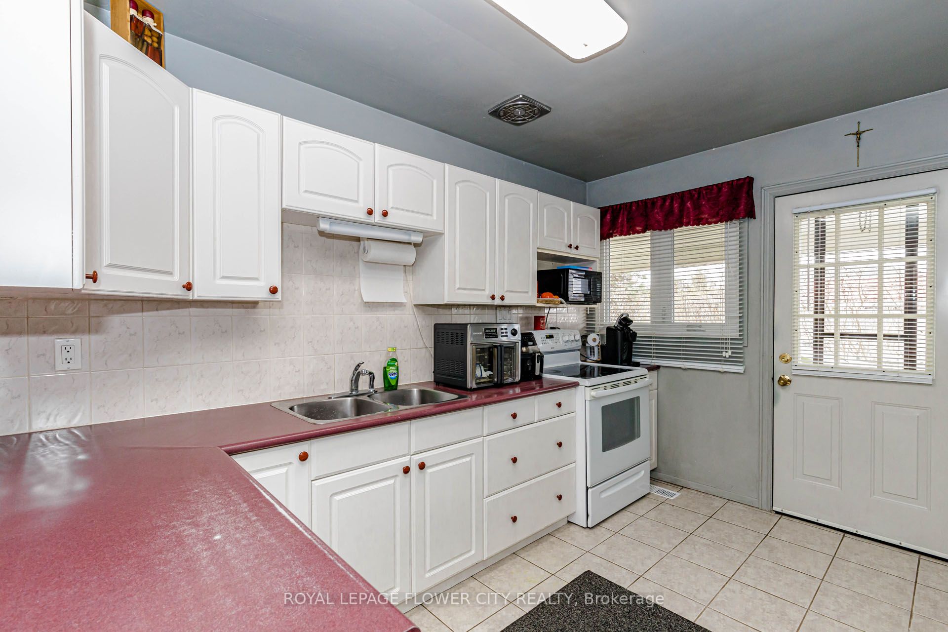 1433 Fanshawe Park Road E Property Photo 12
