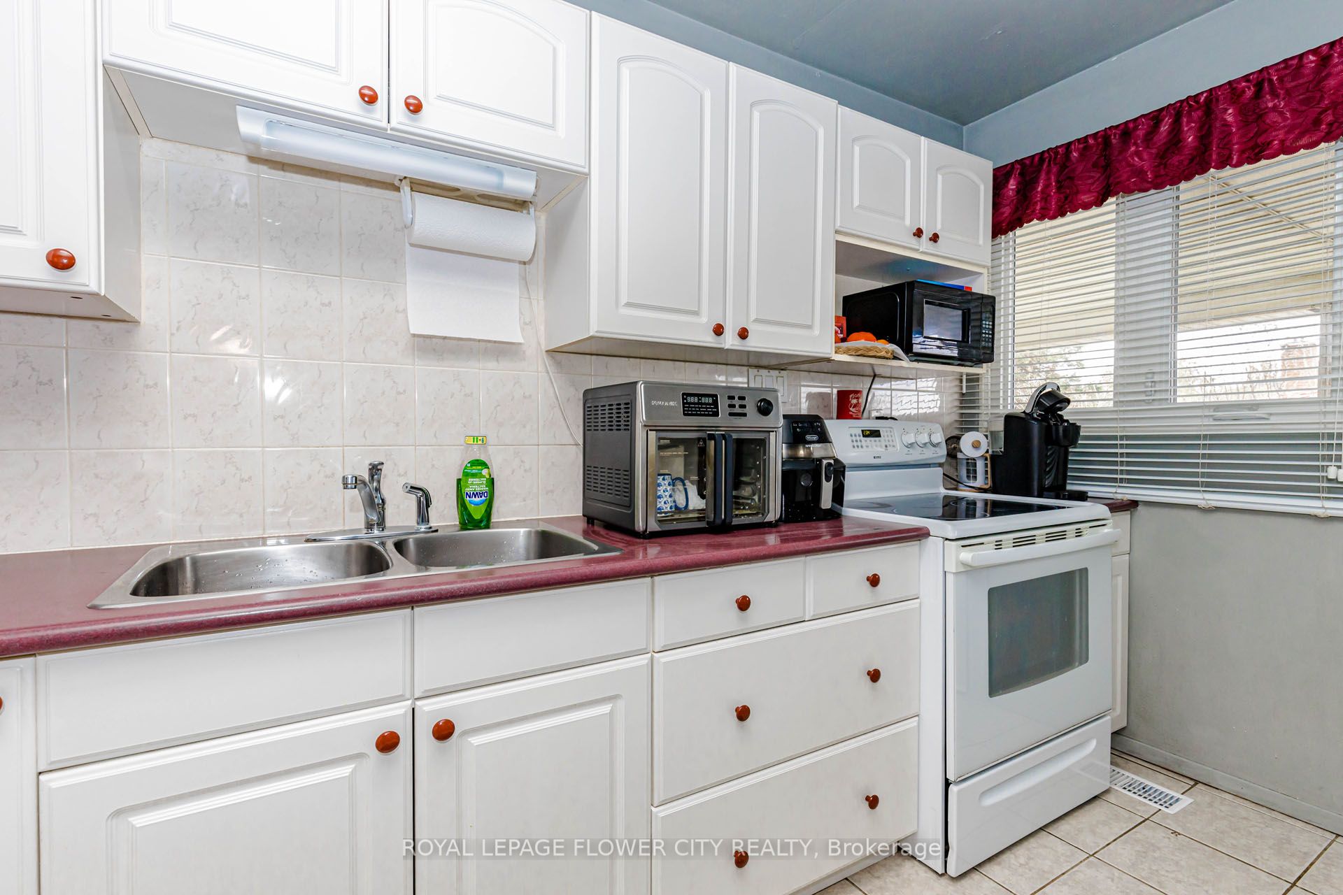 1433 Fanshawe Park Road E Property Photo 13