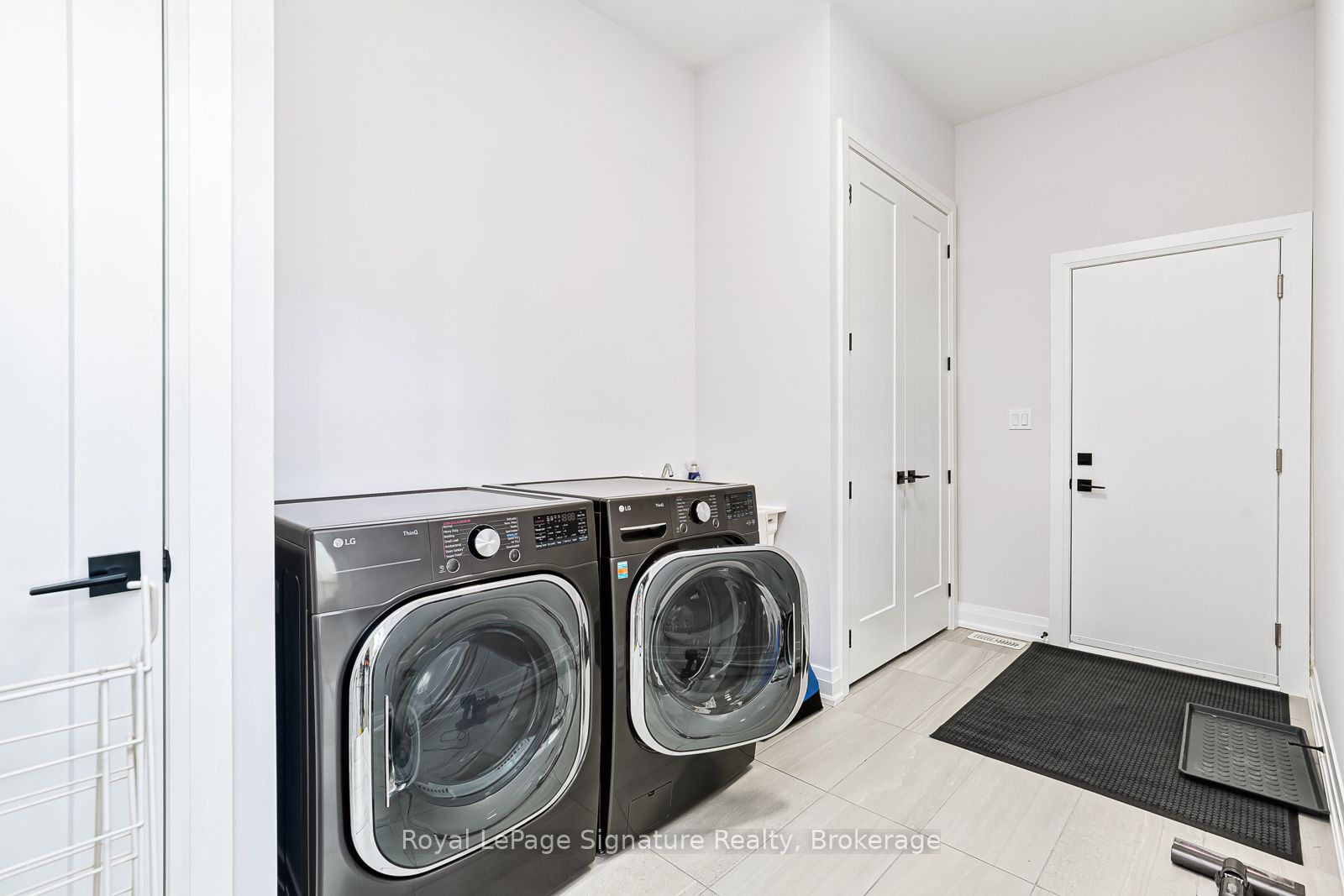 107 Sladden Court Property Photo 20