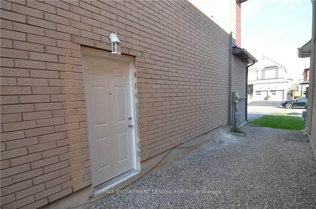4 Findlay Drive B Property Photo 4