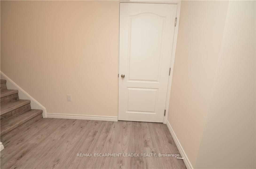 4 Findlay Drive B Property Photo 5