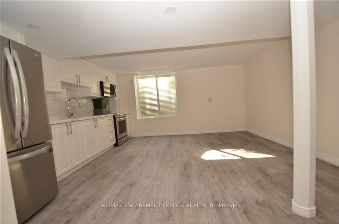 4 Findlay Drive B Property Photo 6