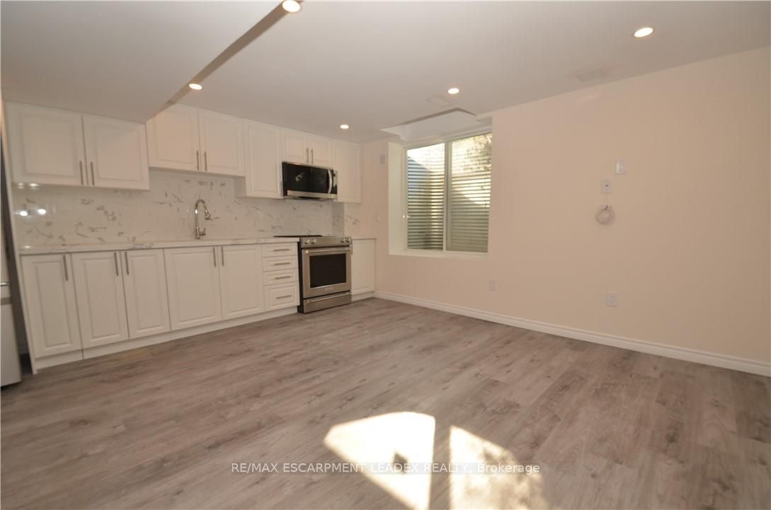4 Findlay Drive B Property Photo 7