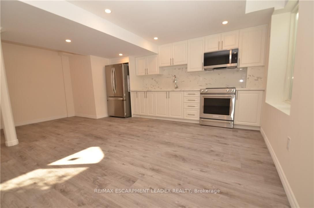 4 Findlay Drive B Property Photo 8