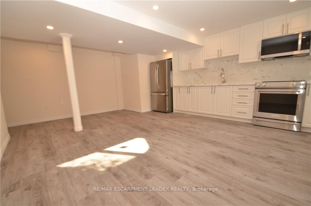 4 Findlay Drive B Property Photo 9