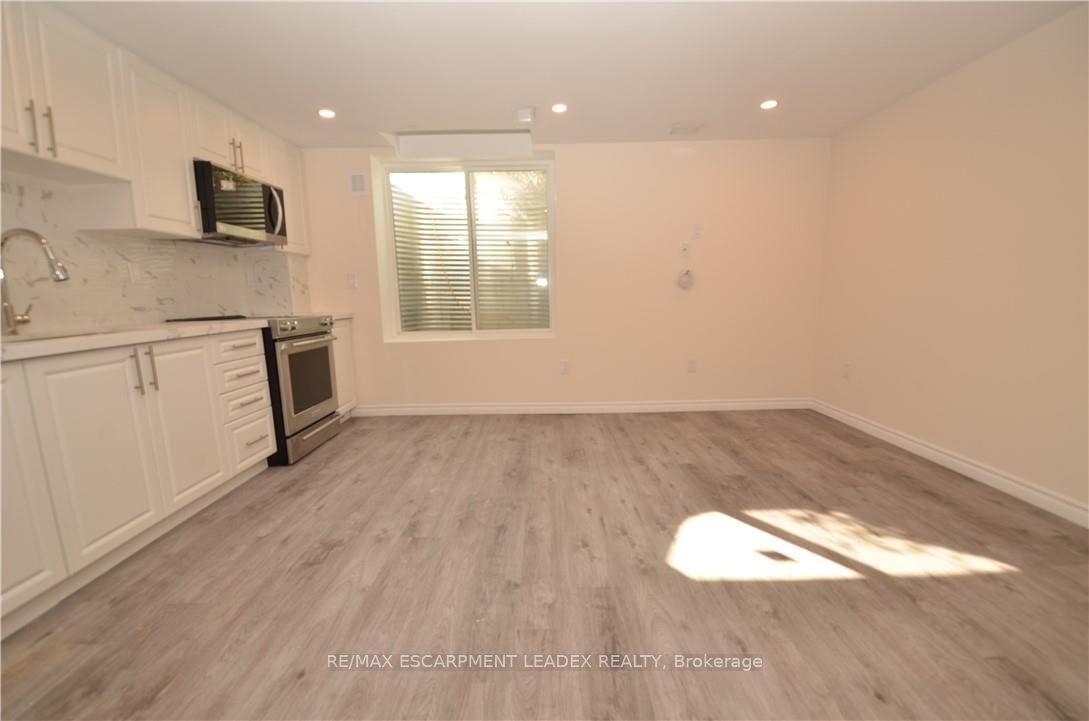 4 Findlay Drive B Property Photo 10