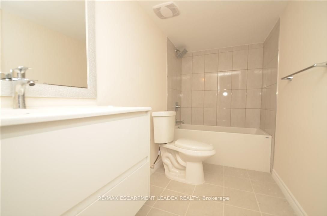 4 Findlay Drive B Property Photo 13