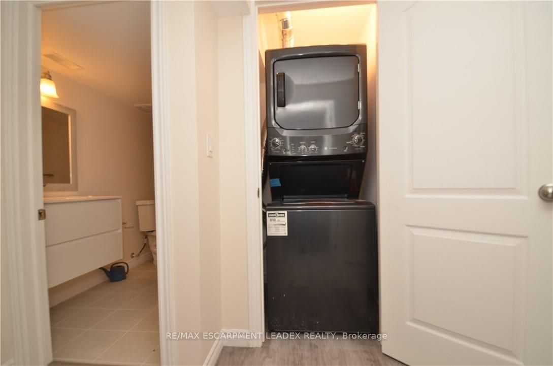 4 Findlay Drive B Property Photo 14
