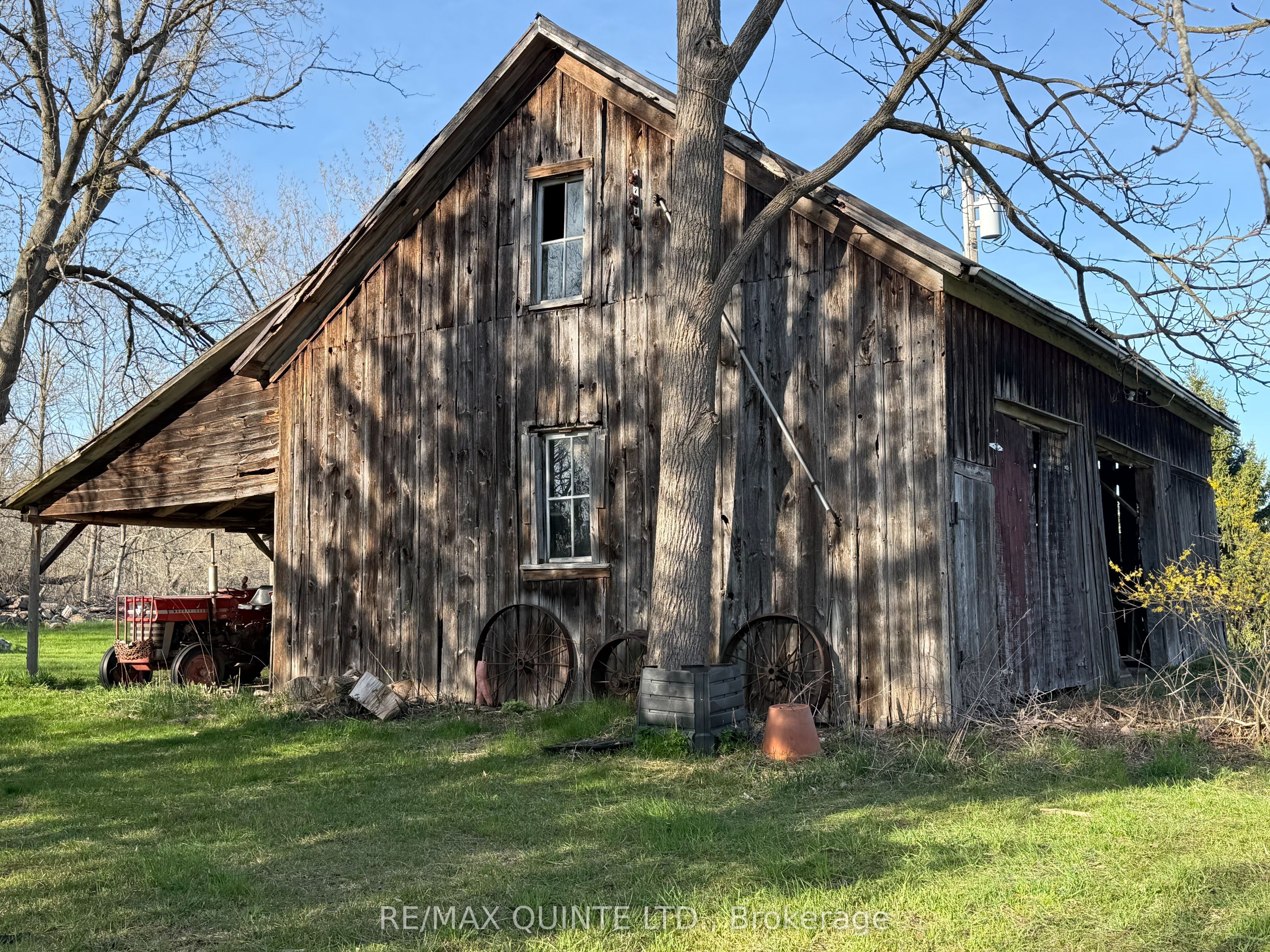 1079 Clearview Road Property Photo 5