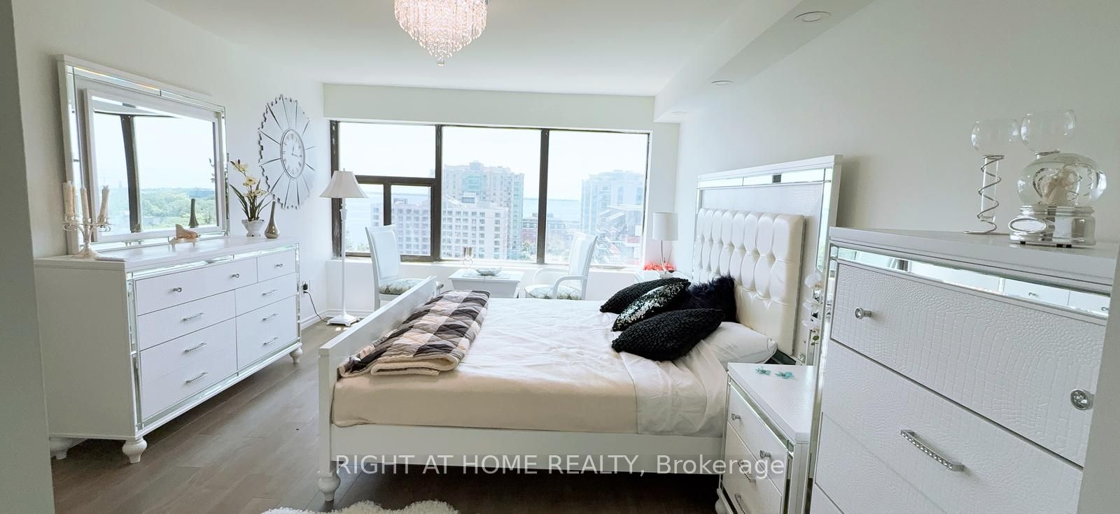 185 Ontario Street 1301 Property Photo 14