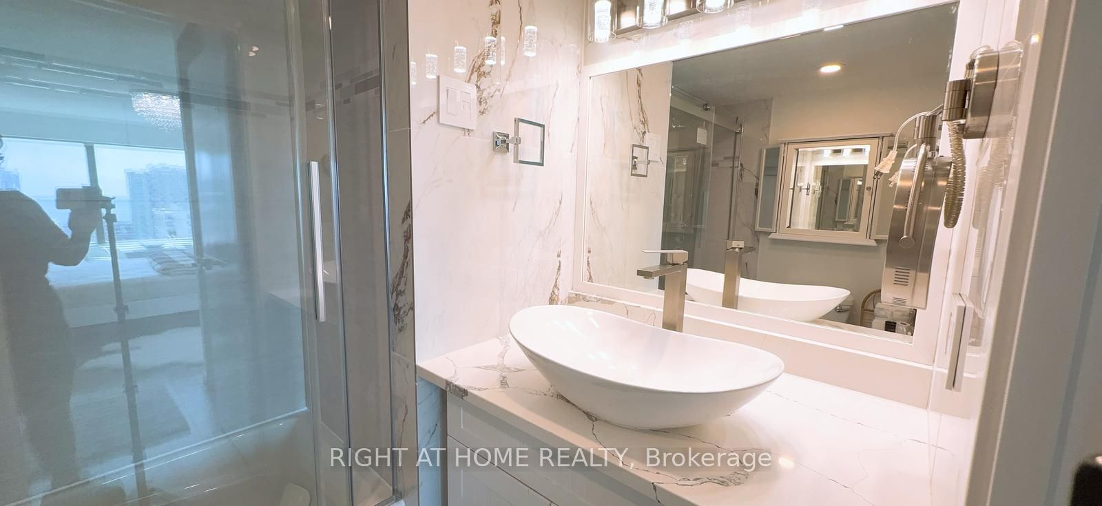 185 Ontario Street 1301 Property Photo 15