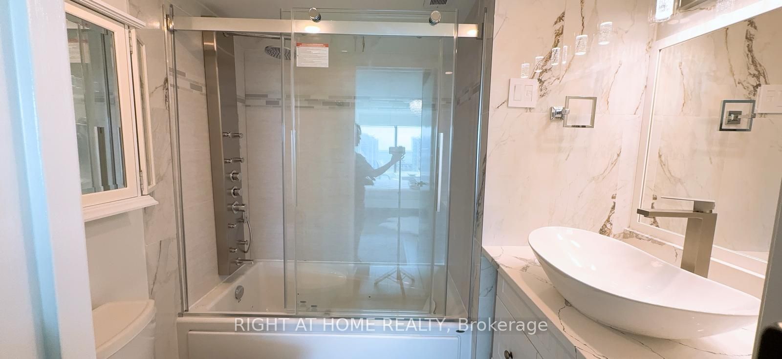 185 Ontario Street 1301 Property Photo 16