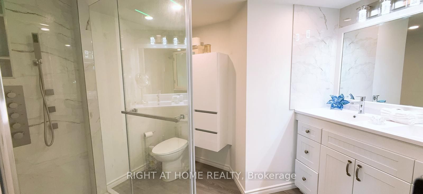 185 Ontario Street 1301 Property Photo 29