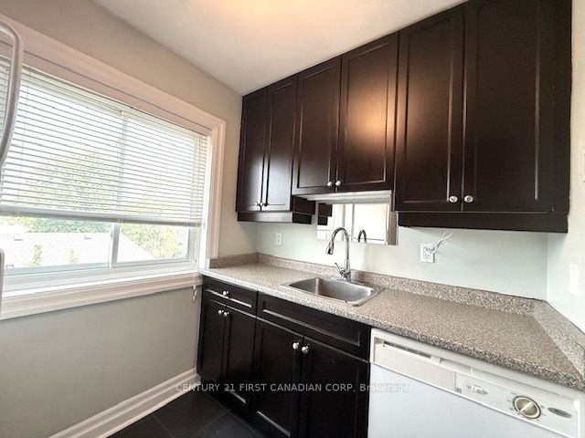 570 William Street 401 Property Photo 6