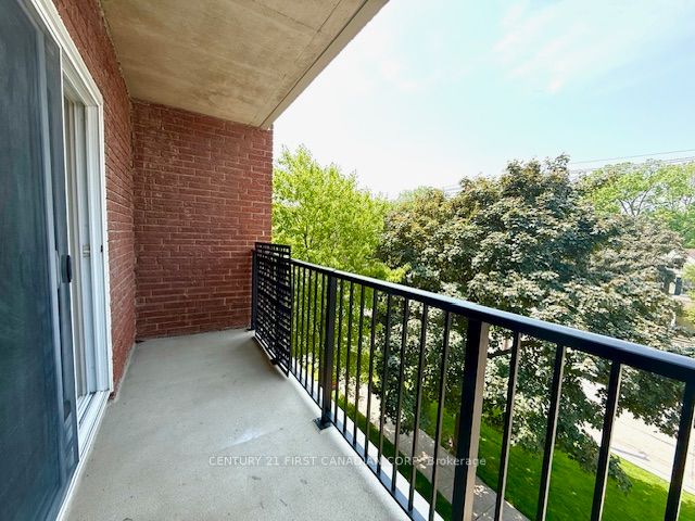 570 William Street 401 Property Photo 7