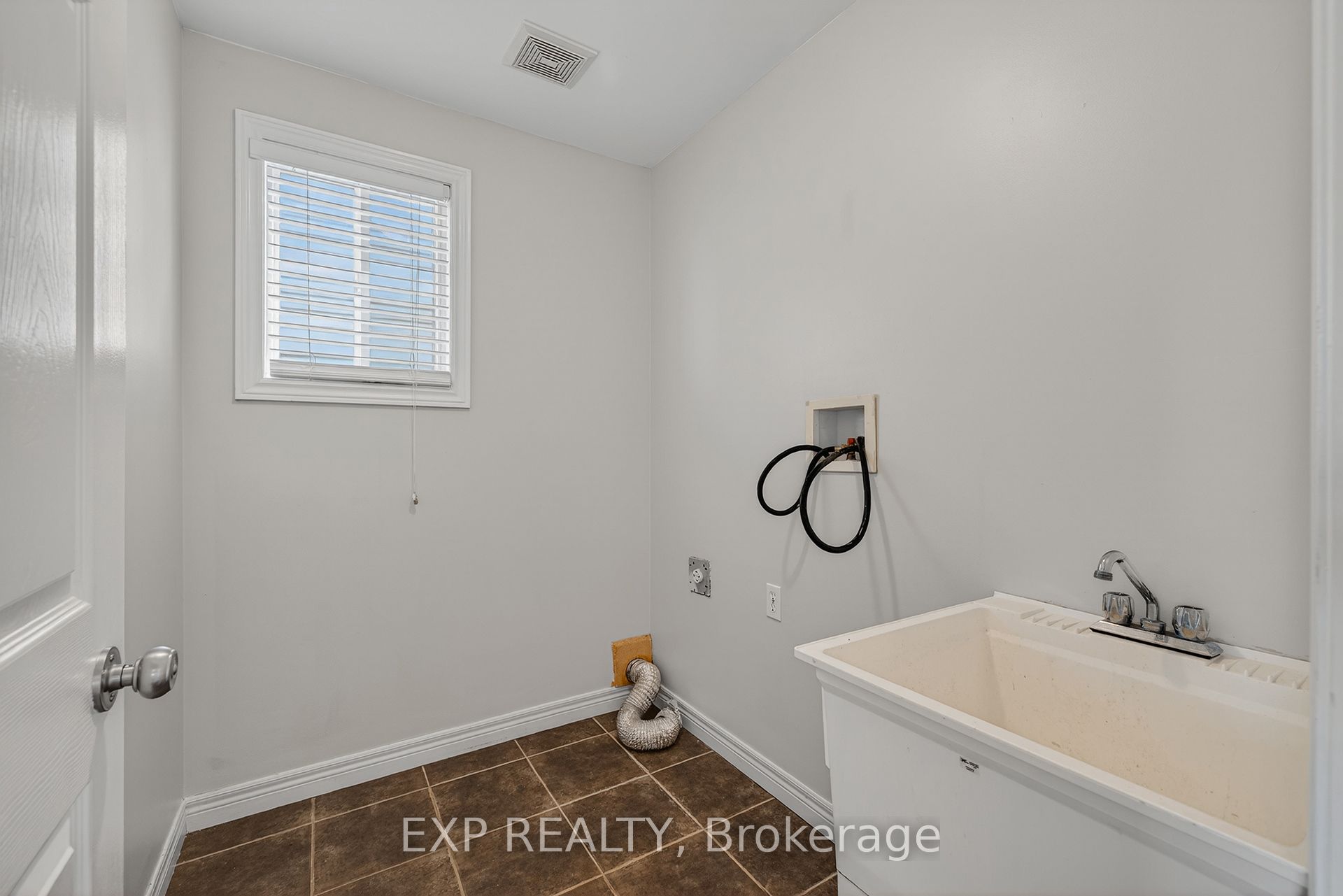 19 Sinclair Street Property Photo 24