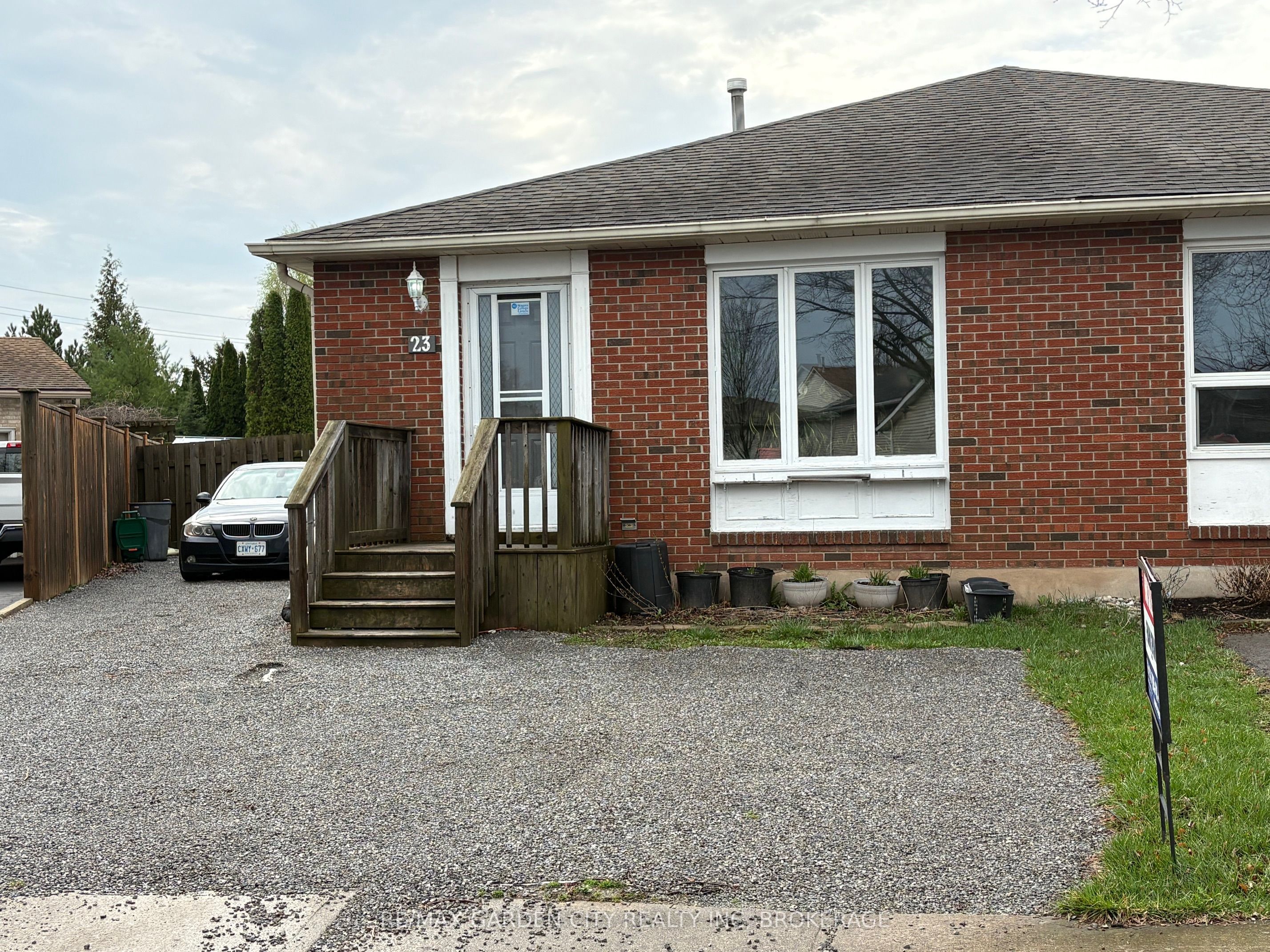 23 POPLAR Crescent Property Photo 1