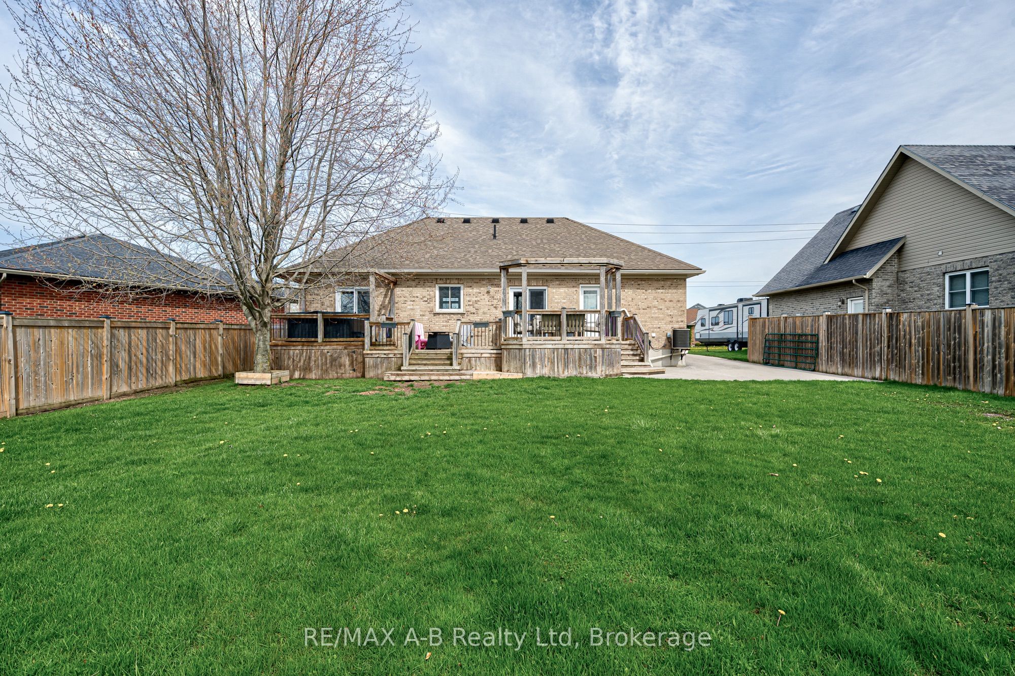 296 Glass Street Property Photo 33