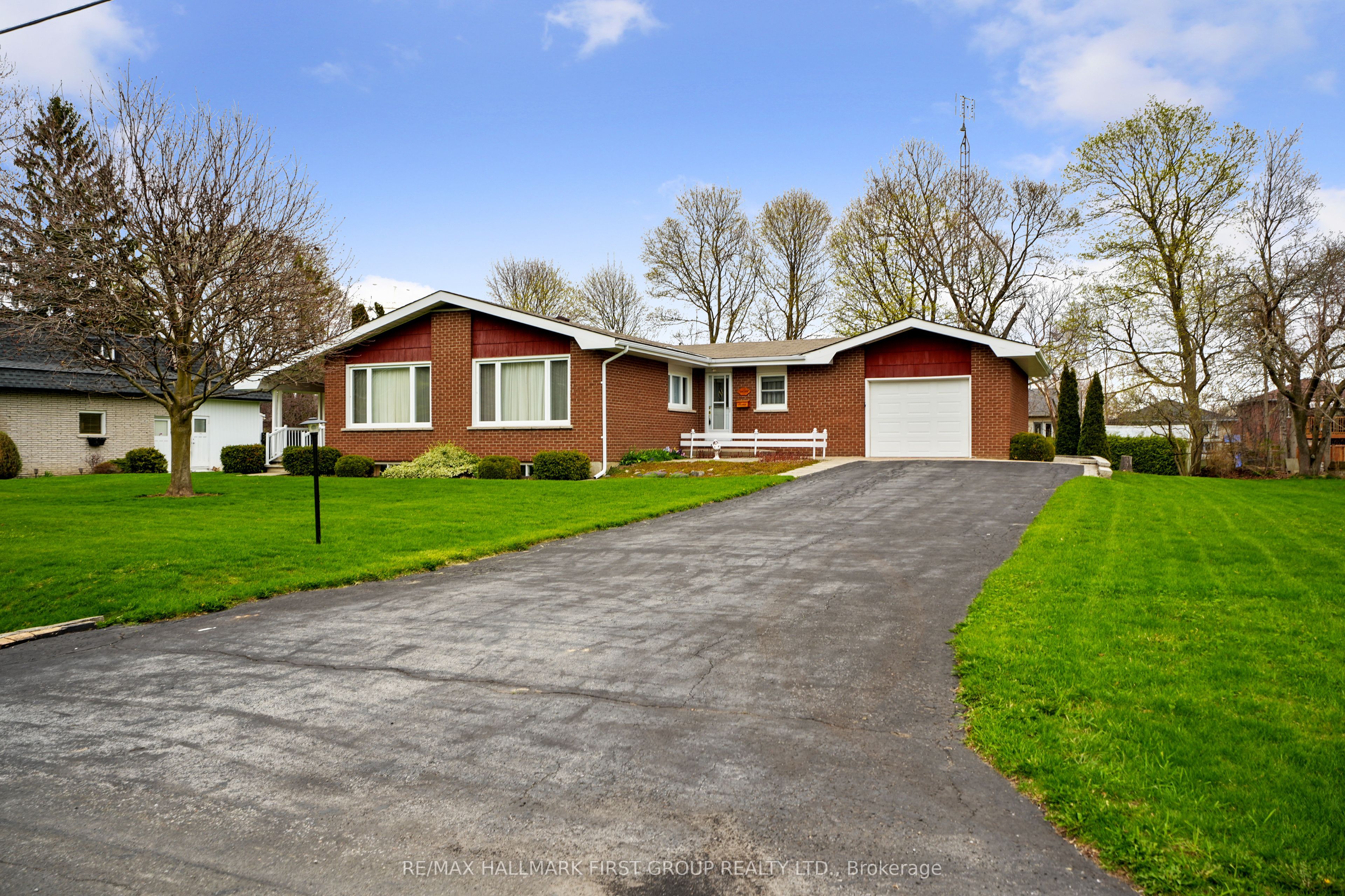 12 Maplewood Boulevard Property Photo 1