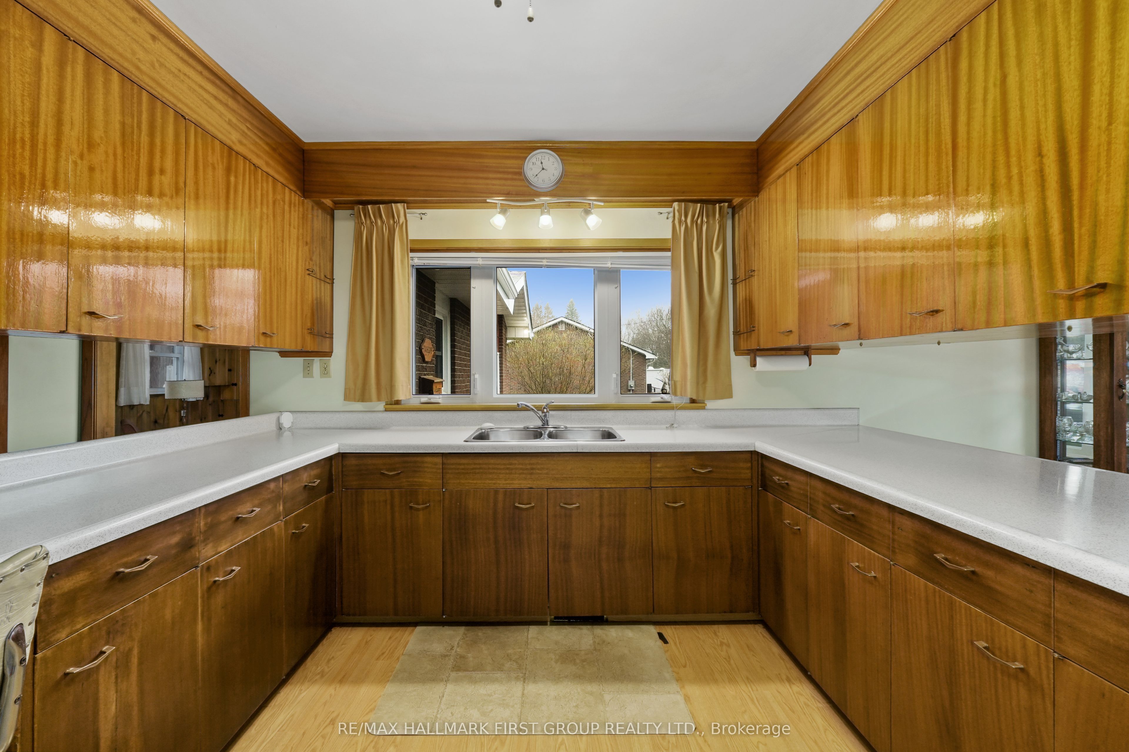 12 Maplewood Boulevard Property Photo 9