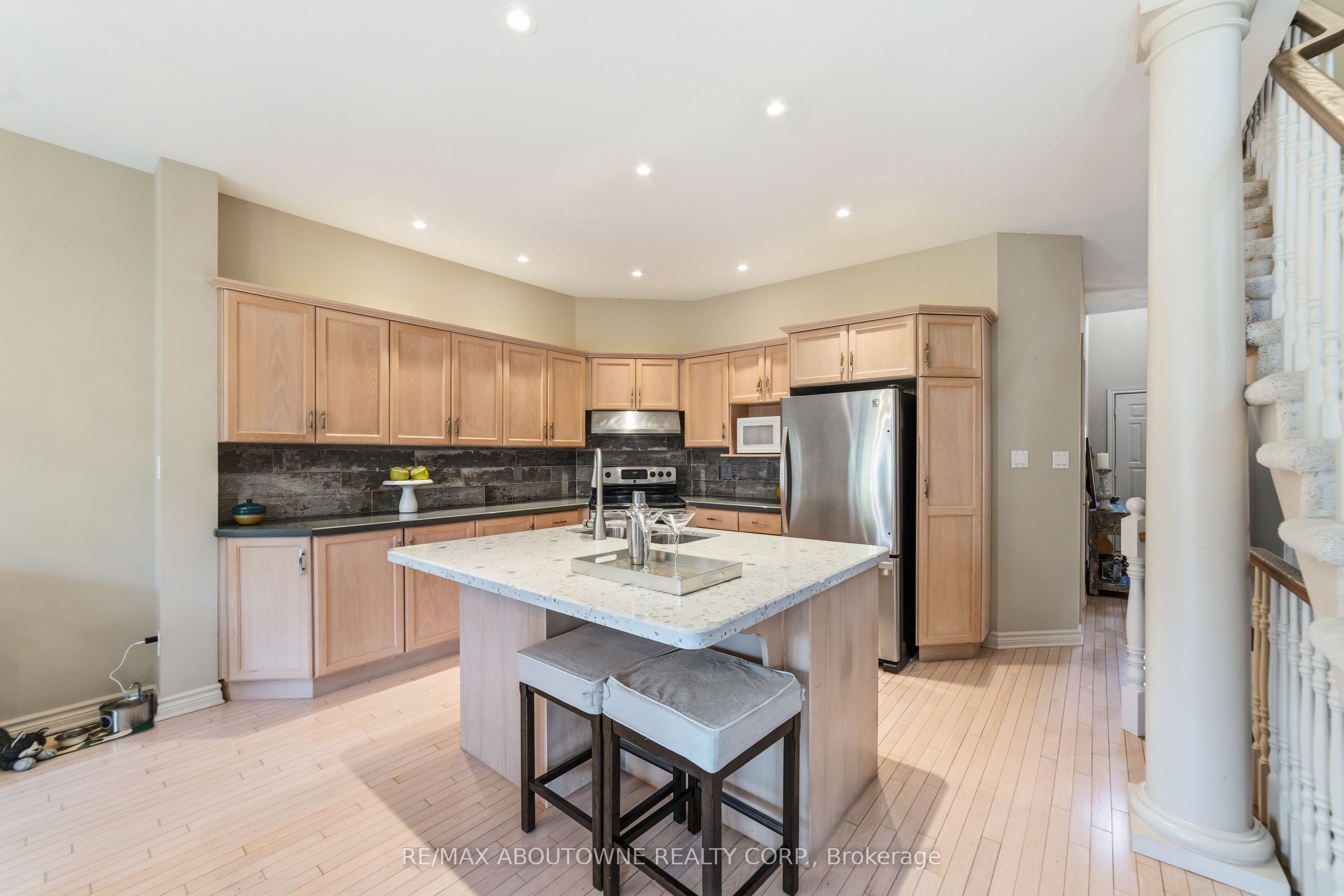 575 Simcoe Street 12 Property Photo 6