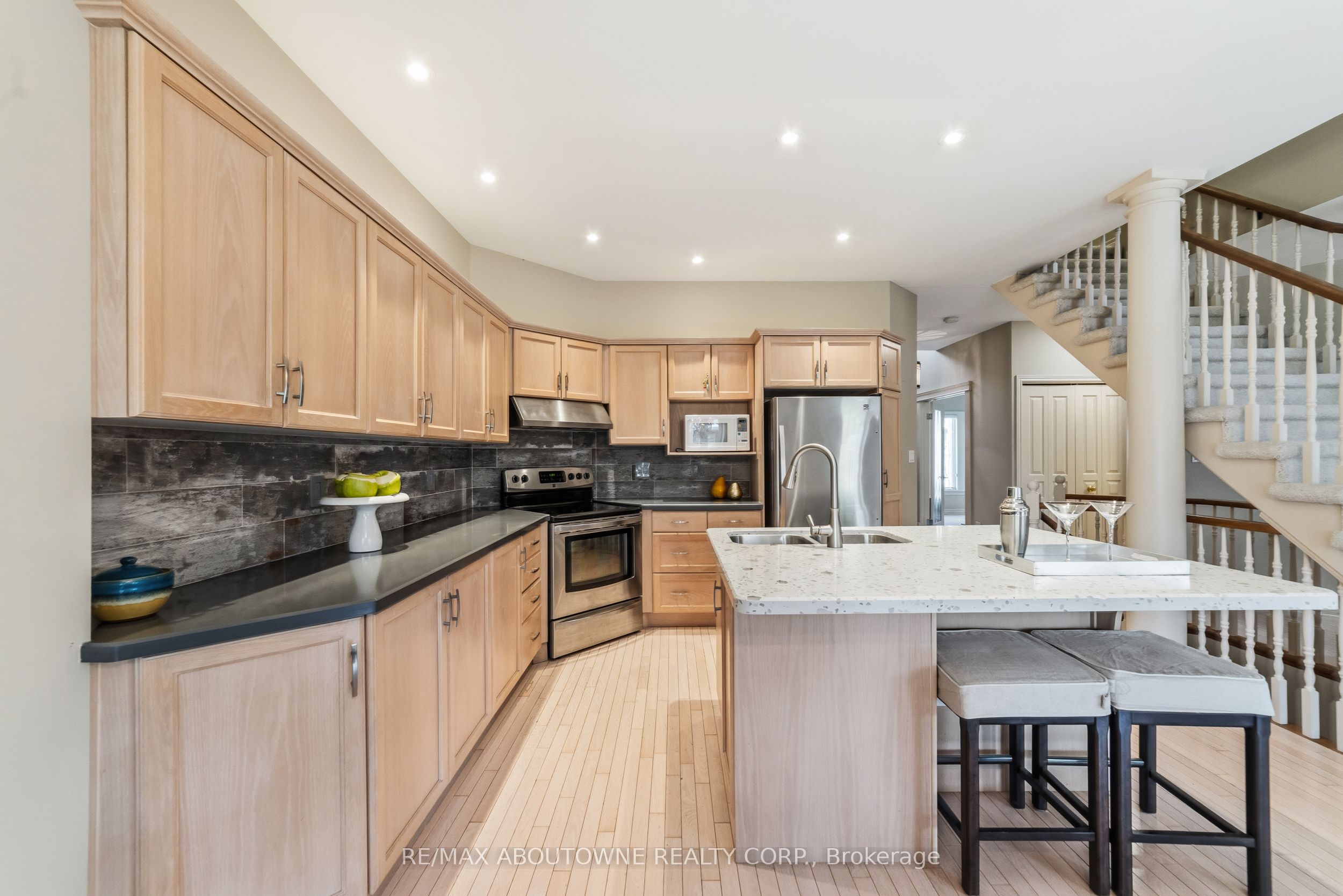 575 Simcoe Street 12 Property Photo 7