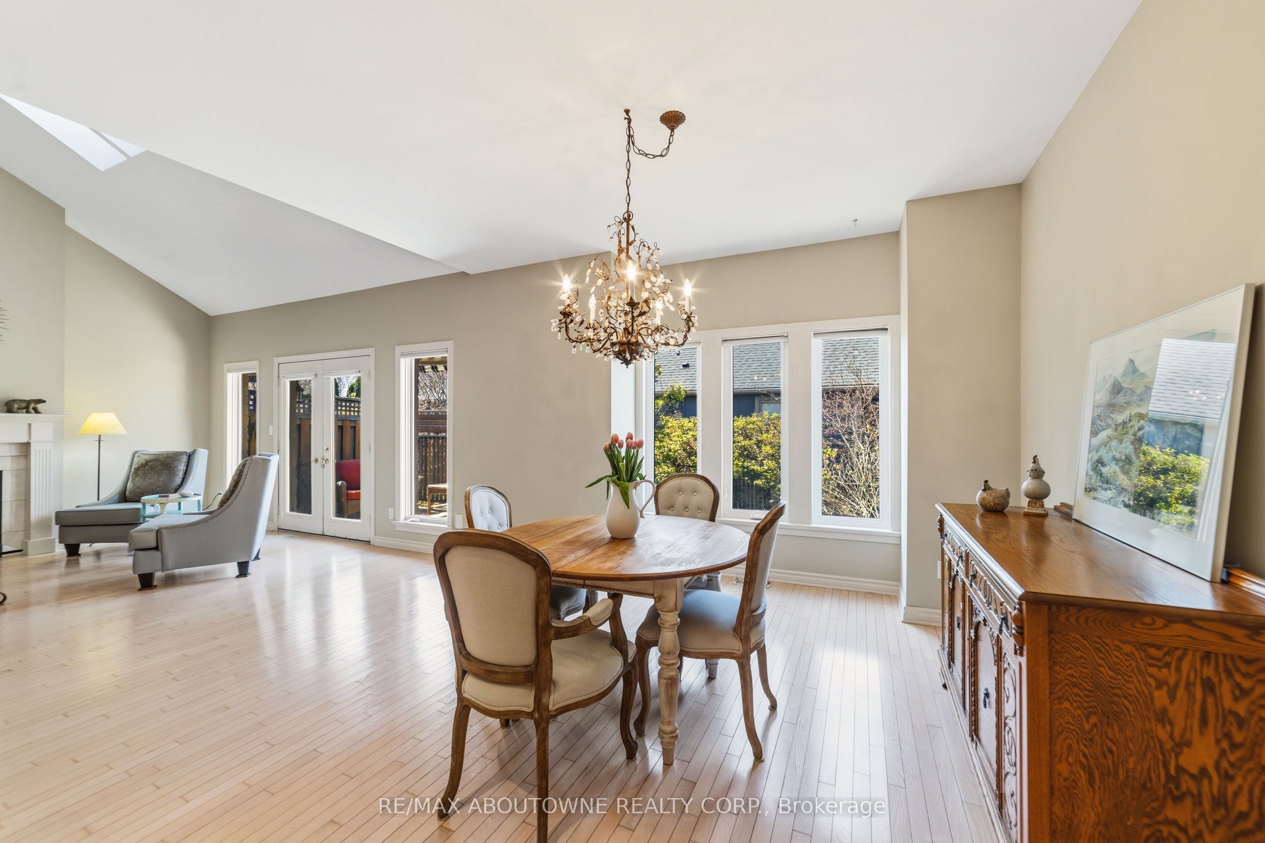 575 Simcoe Street 12 Property Photo 8