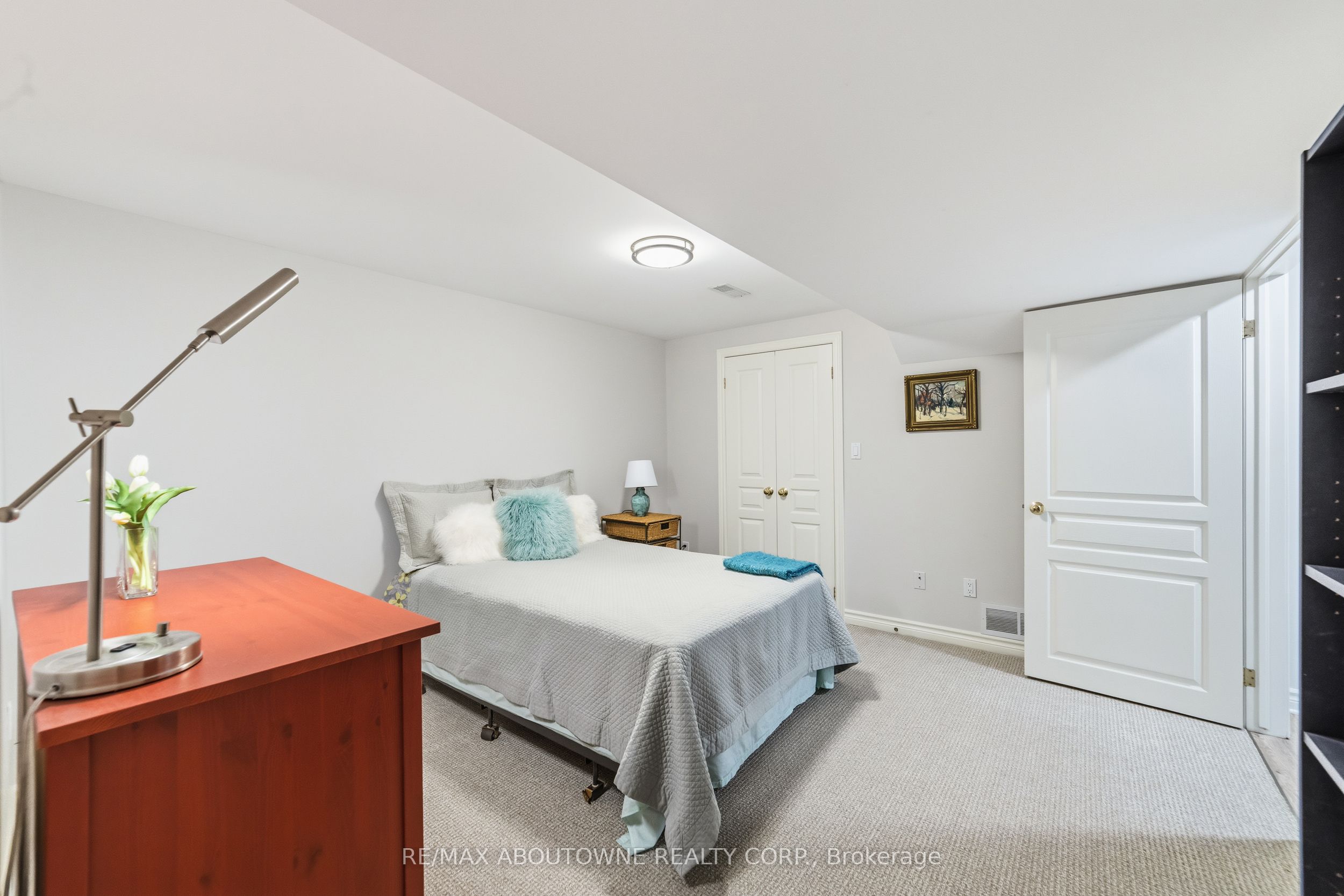 575 Simcoe Street 12 Property Photo 26