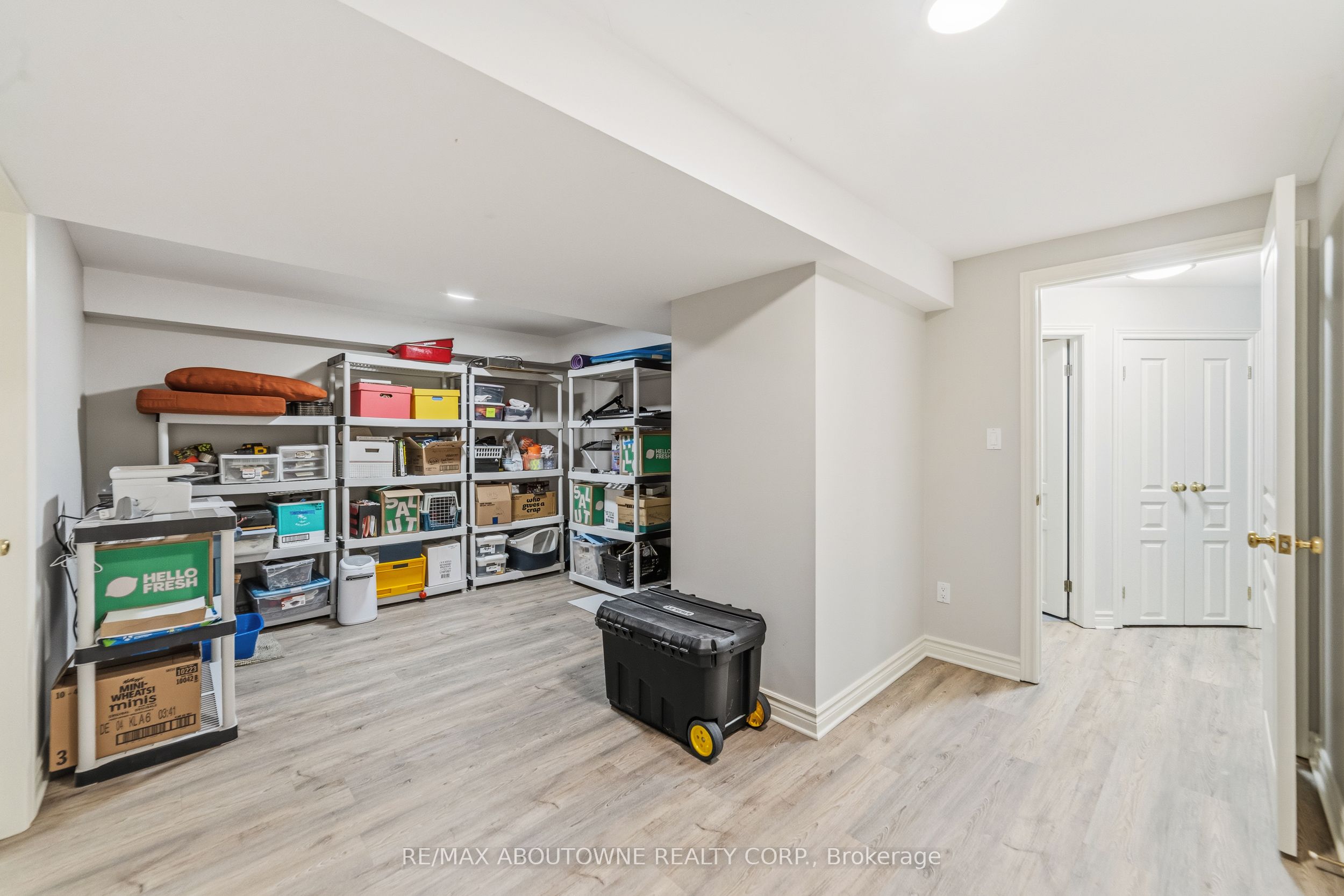 575 Simcoe Street 12 Property Photo 28