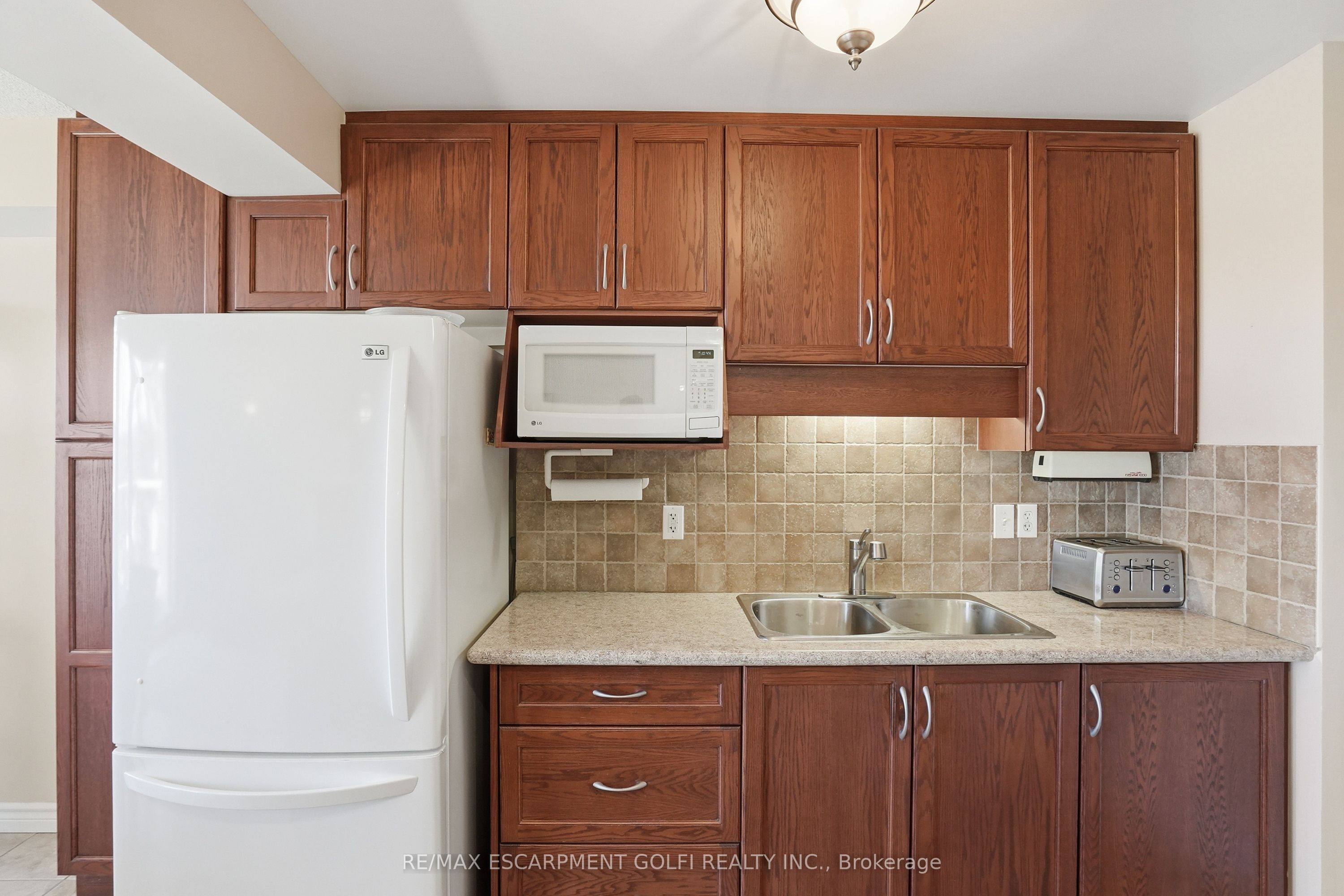 793 Colborne Street E 512 Property Photo 10