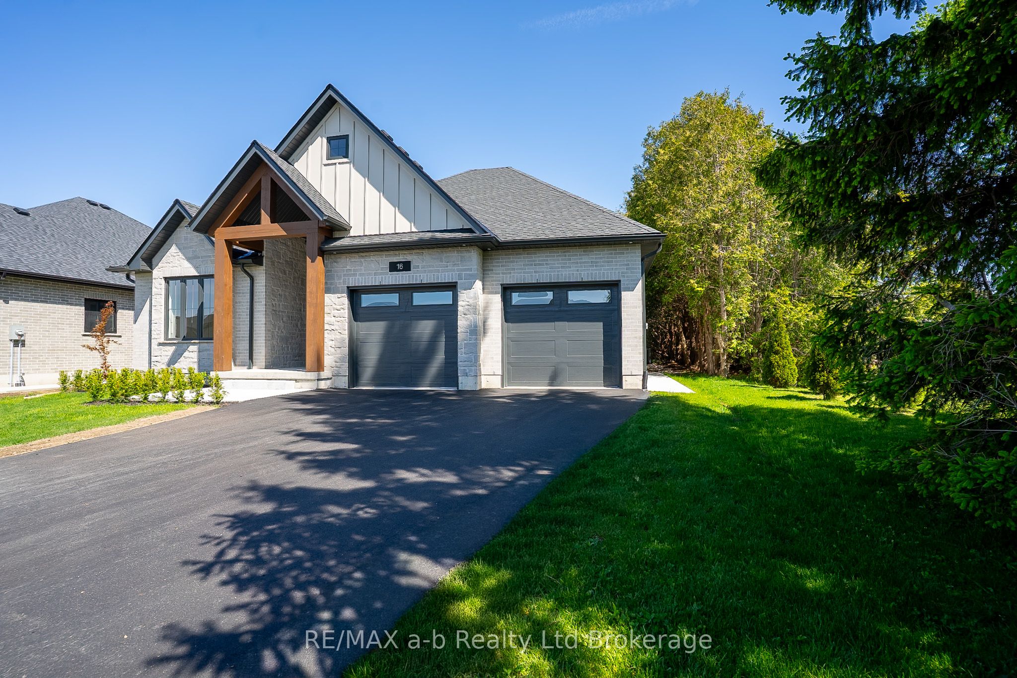 16 Cornwell Crescent Property Photo 1