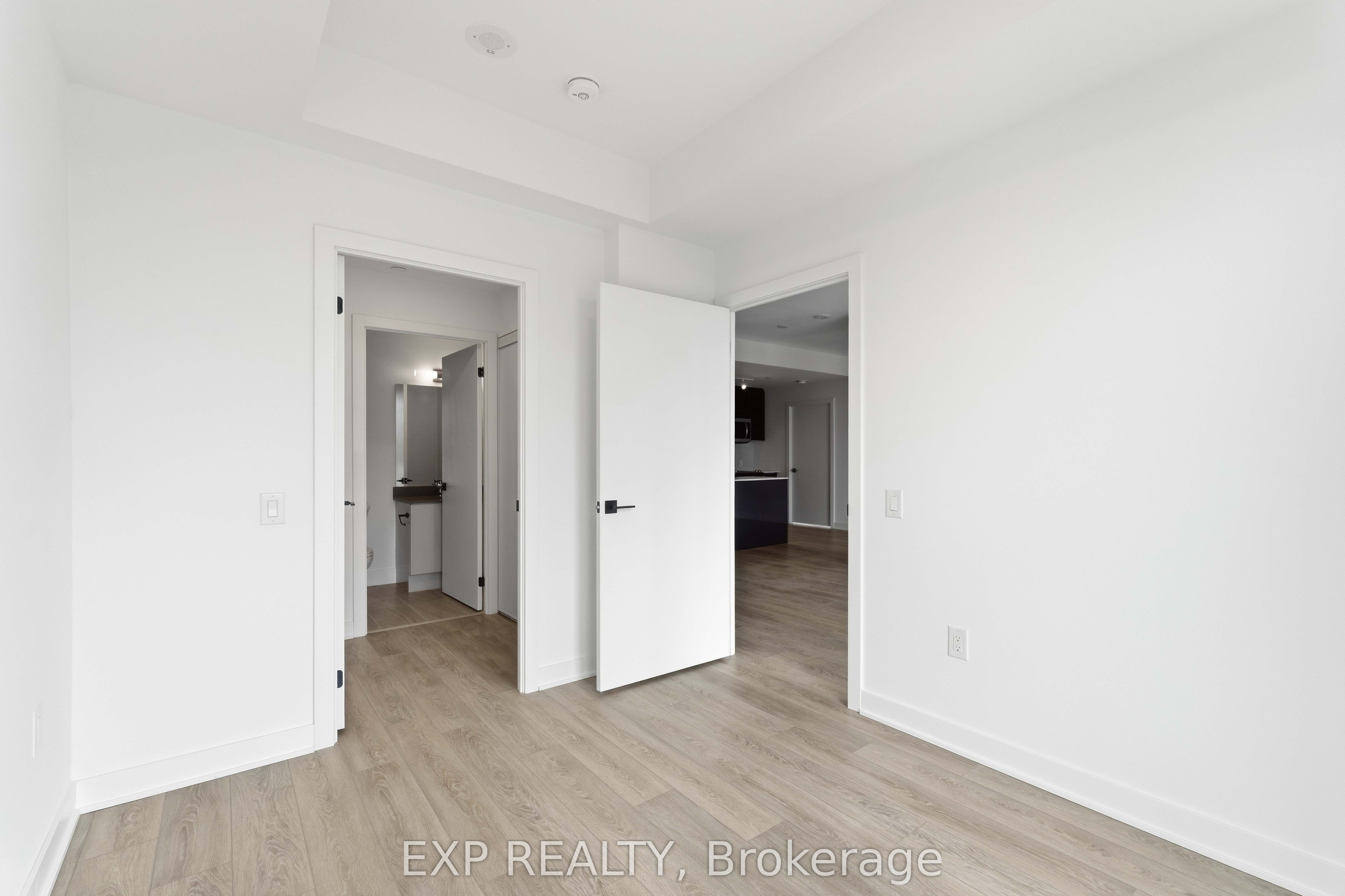 2782 Barton Street E 1017 Property Photo 16