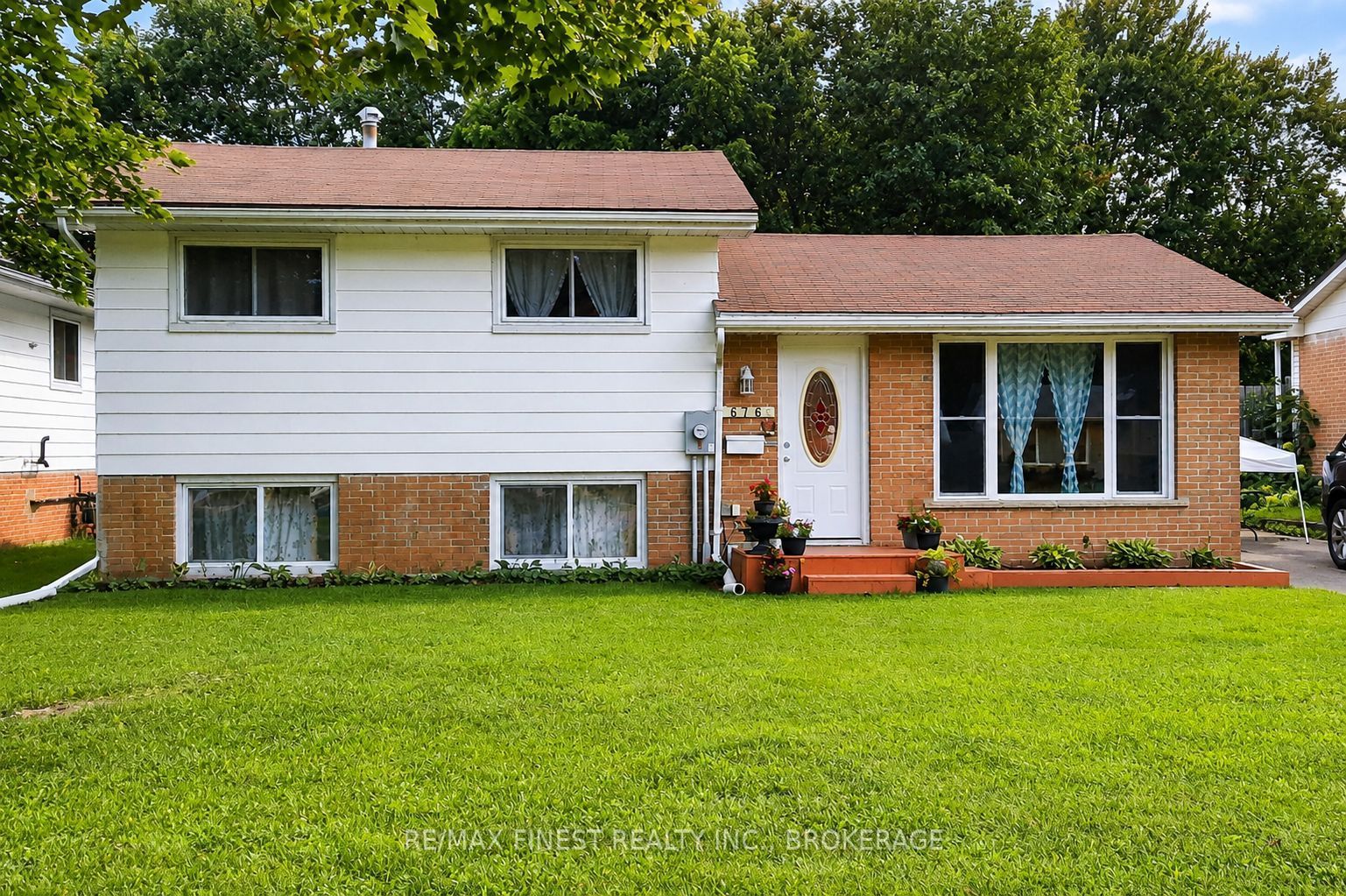 676 Laurier Boulevard Property Photo 1