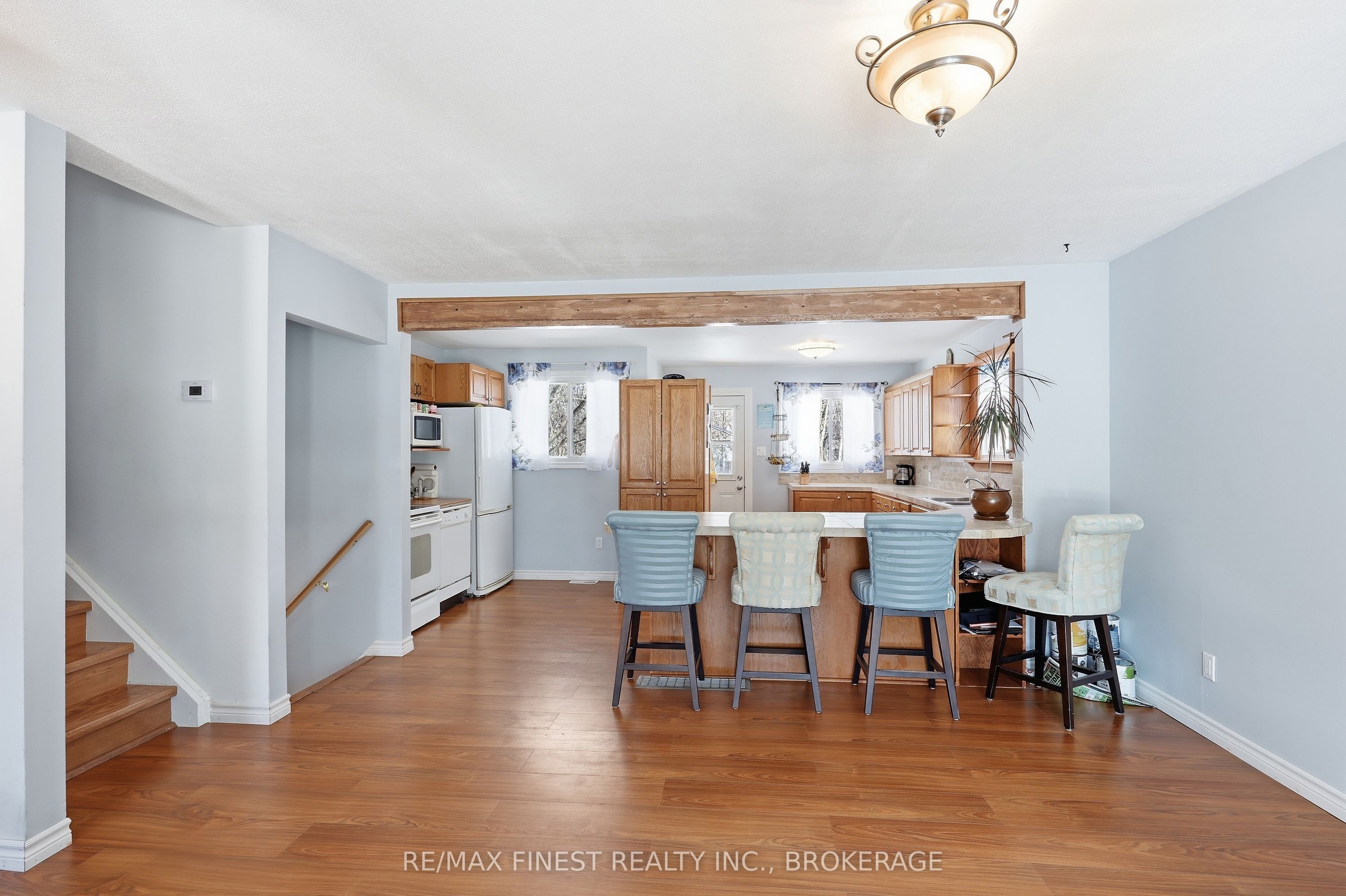 676 Laurier Boulevard Property Photo 2